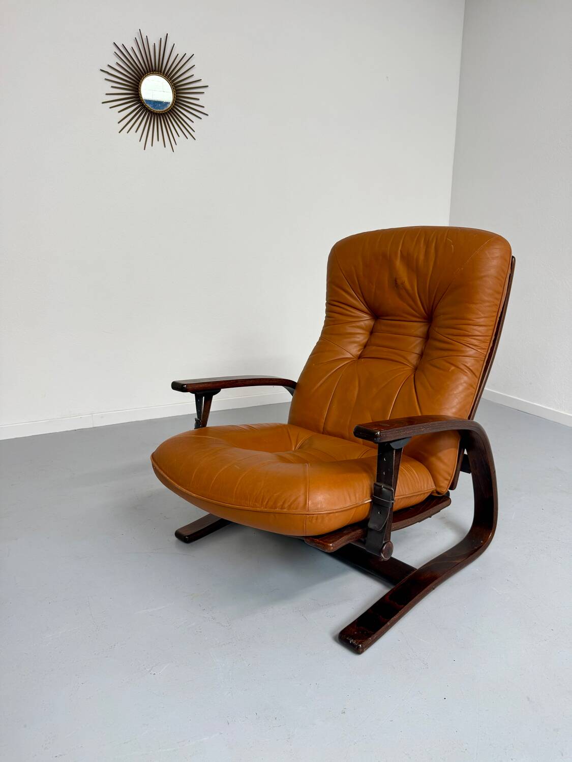 Antique "Panter" hanging armchair in Scandinavian design leather Westnofa an70