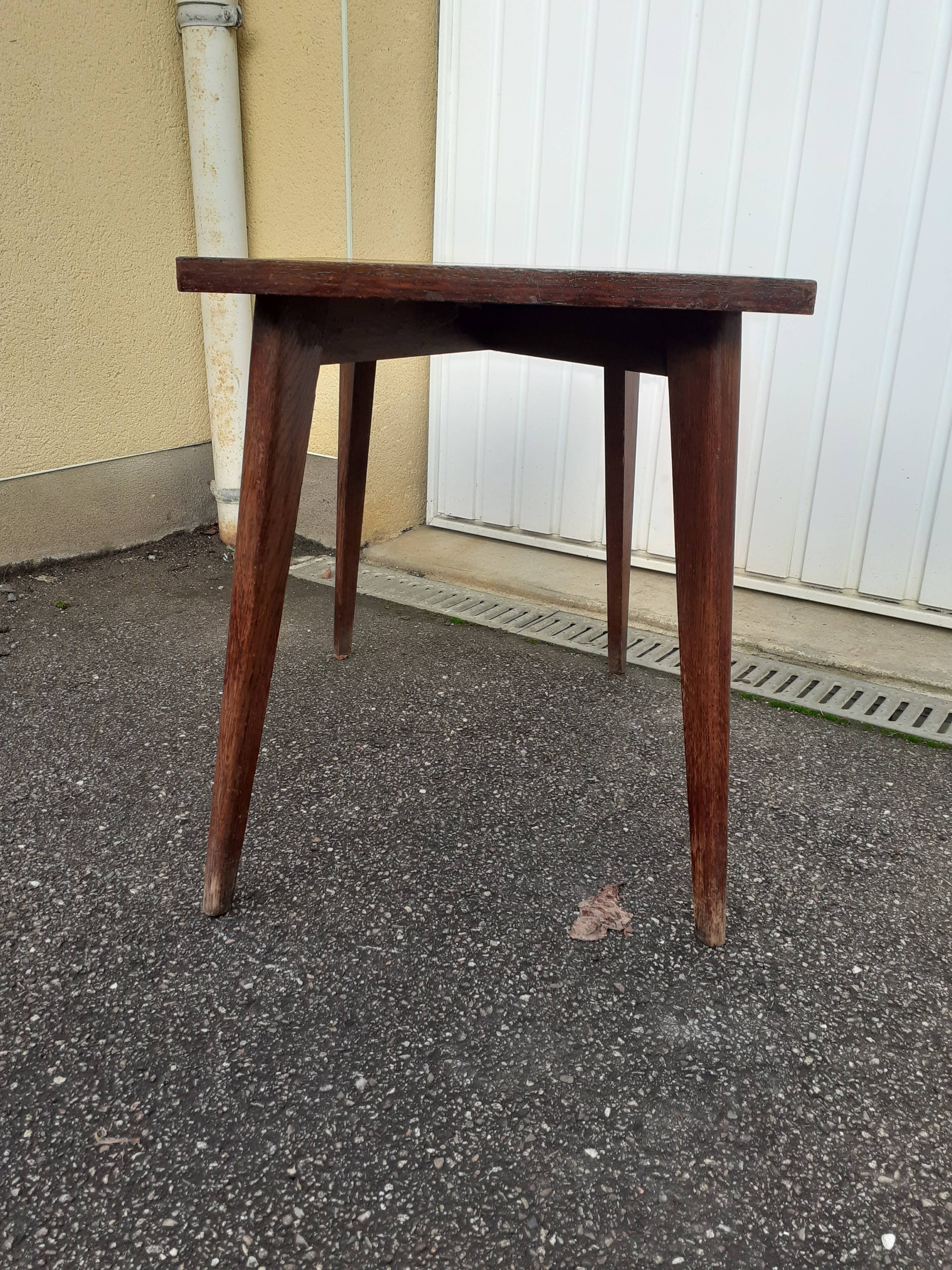 Tapered legs coffee table