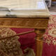 Table basse laiton et marbre blanc style Louis XVI
