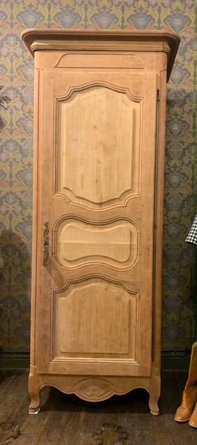 Solid cherry wood bonnet