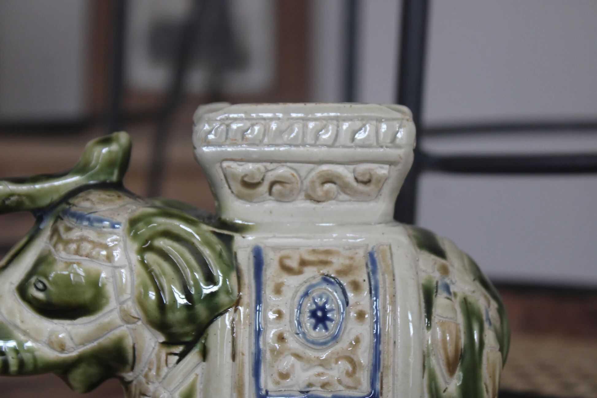 Vintage elephant ashtray in glazed ceramic – Green, cream and blue – Asian decor