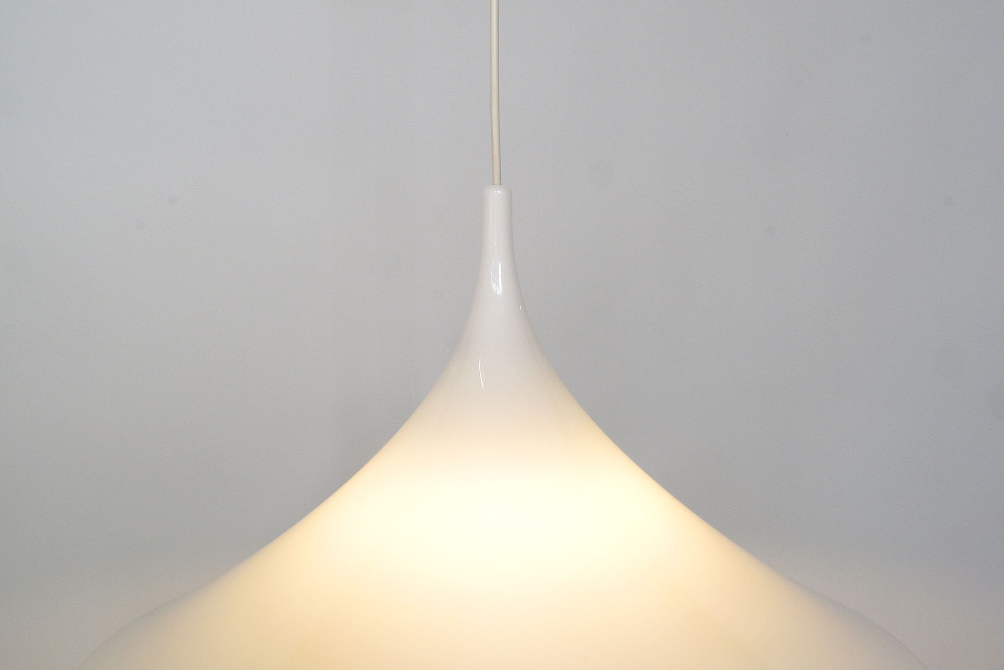 Trumpet pendant in white plexiglas