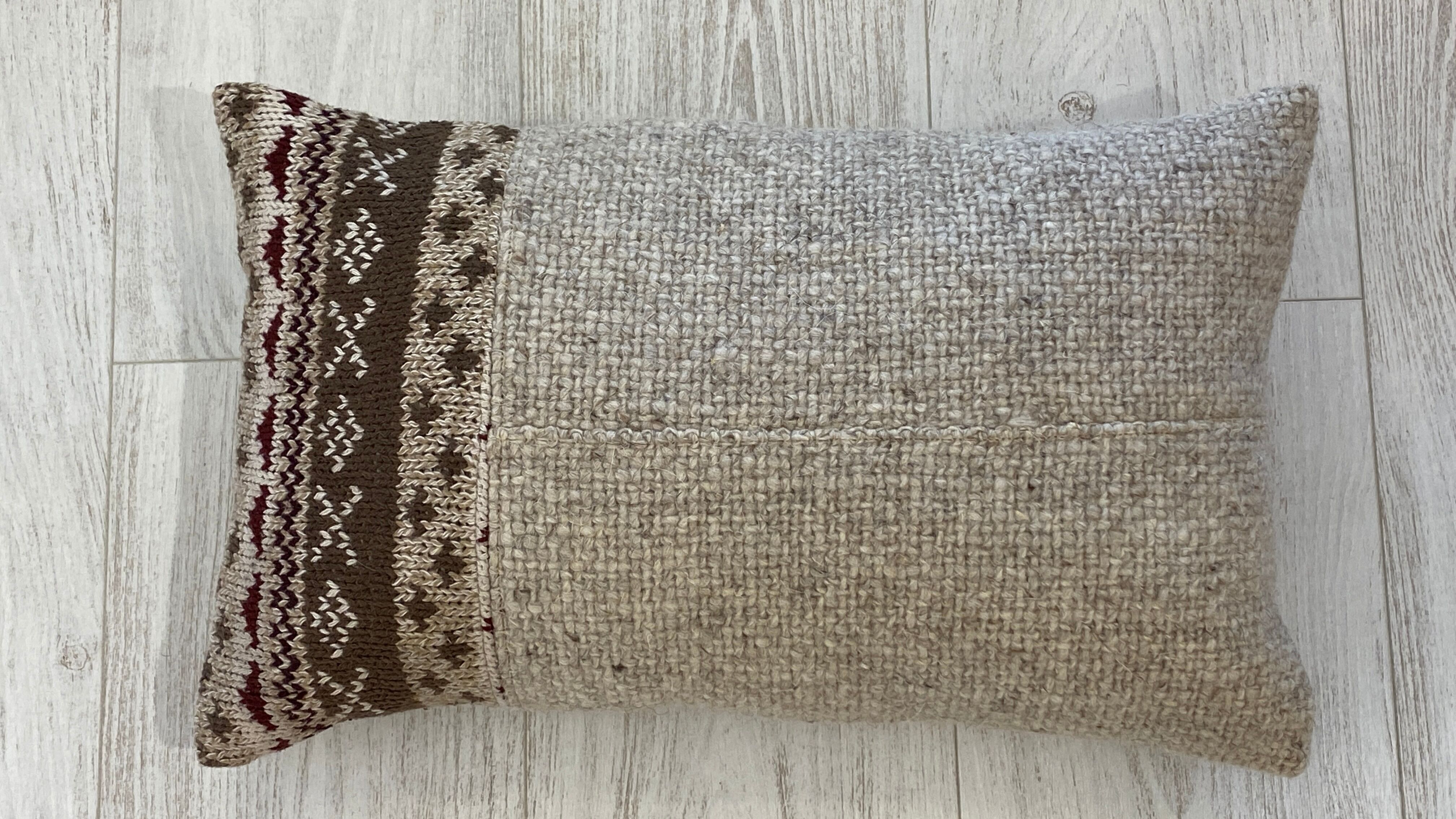 Pair of retro knitted wool cushions