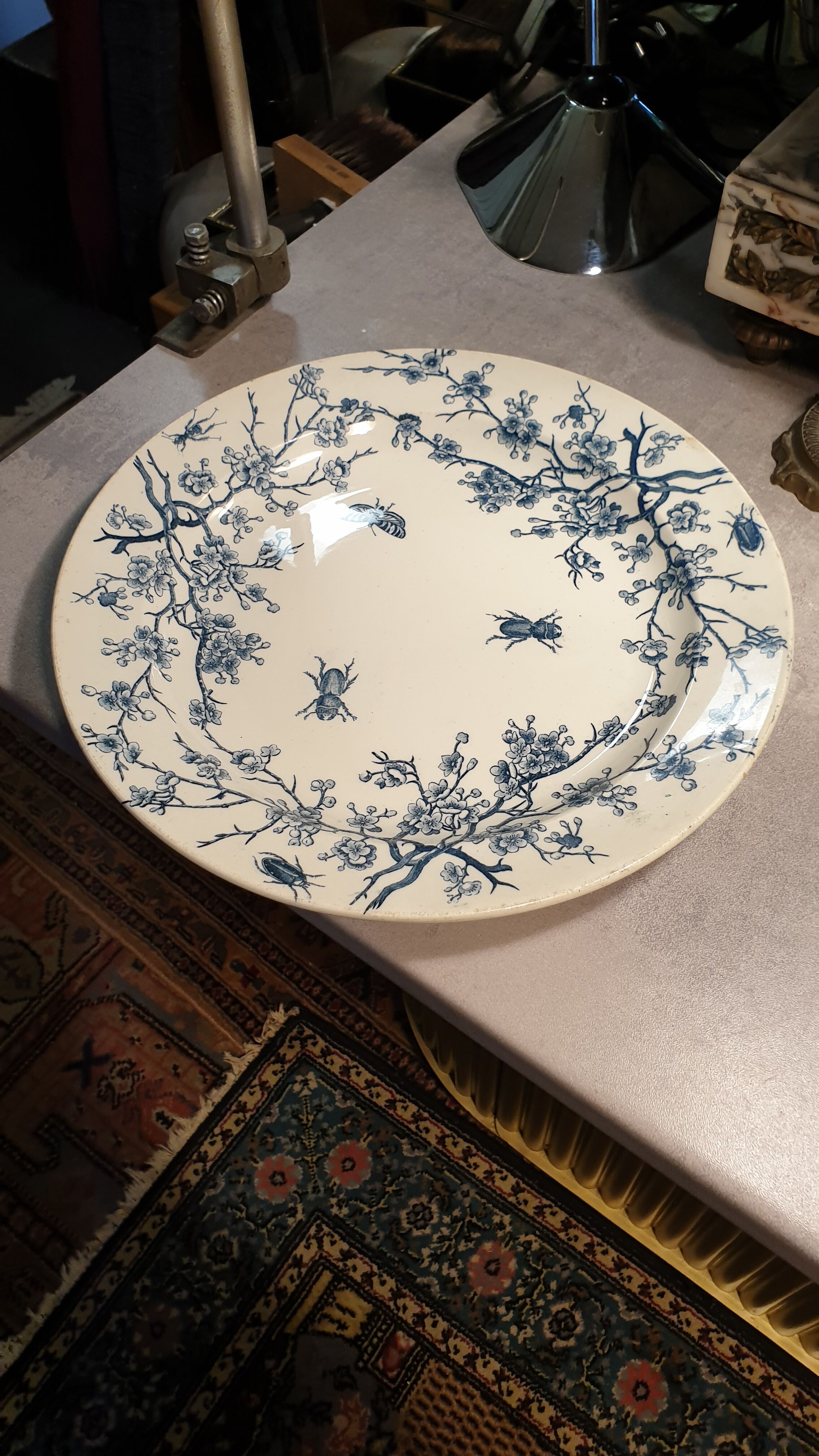 Serving dish décor with insects