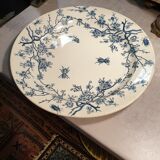 Serving dish décor with insects