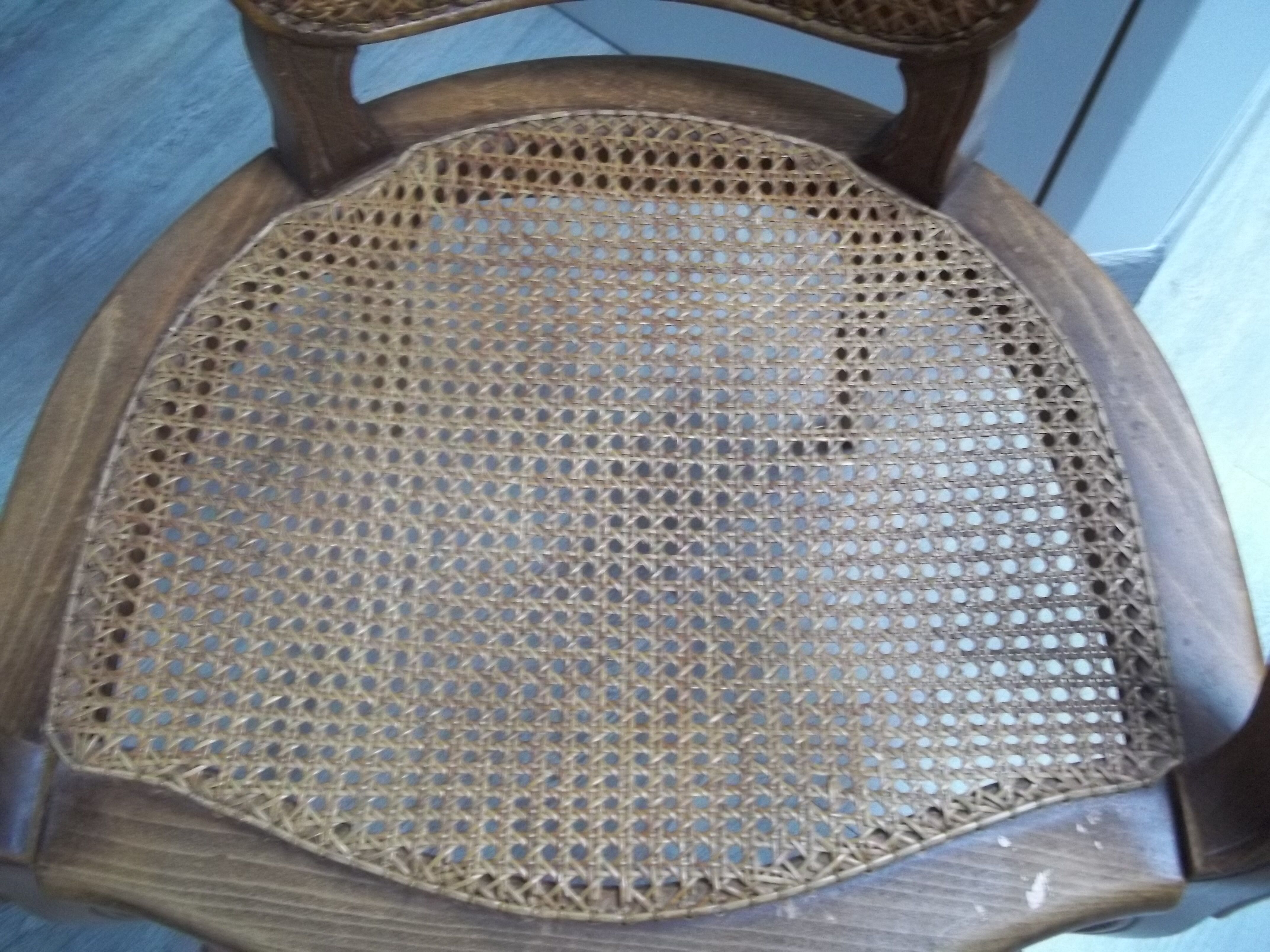 Fauteuil cabriolet canné de style Louis XV