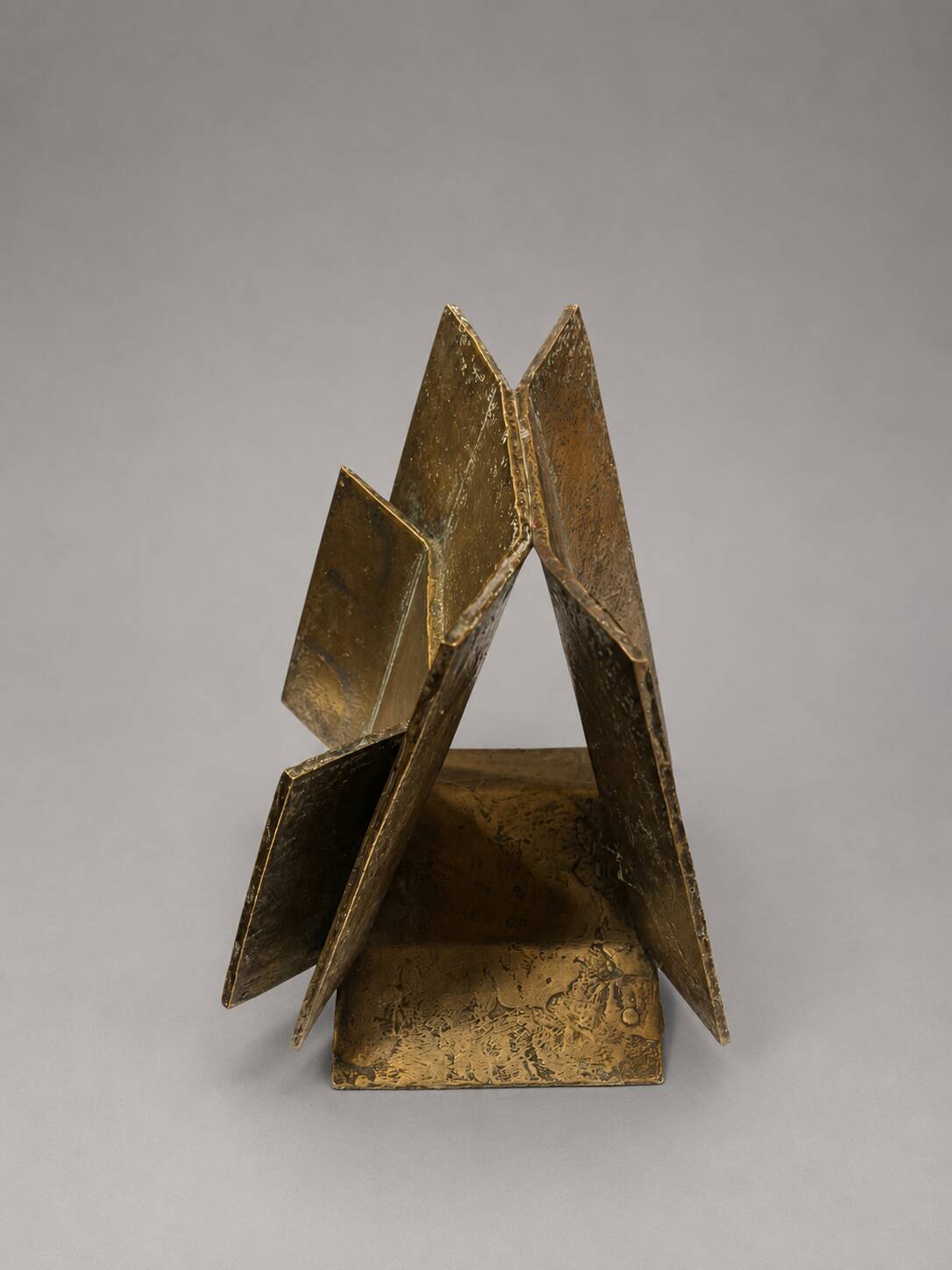 Modernist abstract bronze sculpture signed by María Simón Padrós.