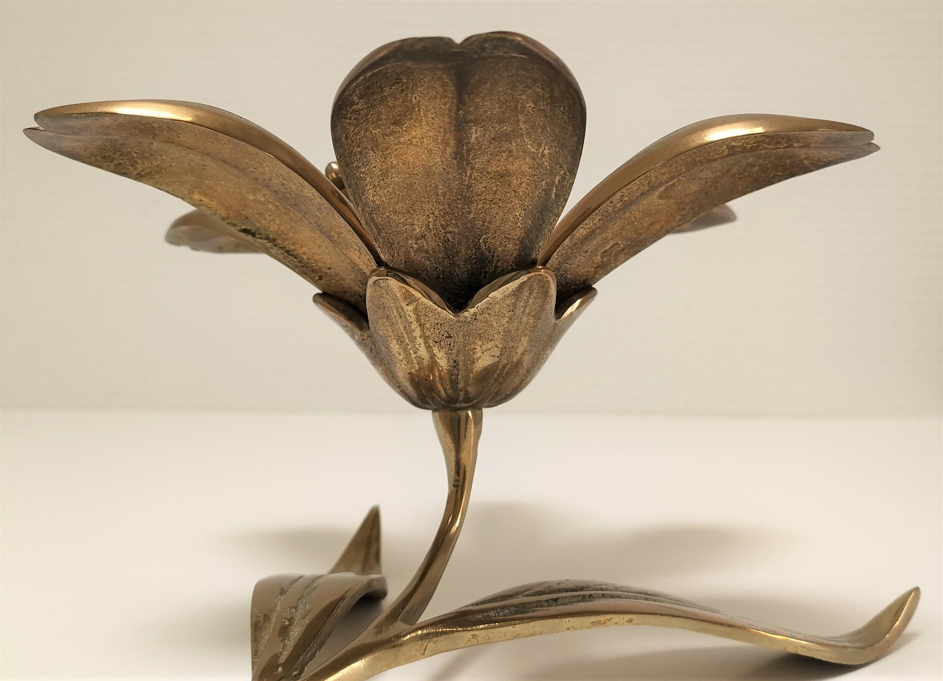 Solid brass flower forming ashtray design 60s/70s