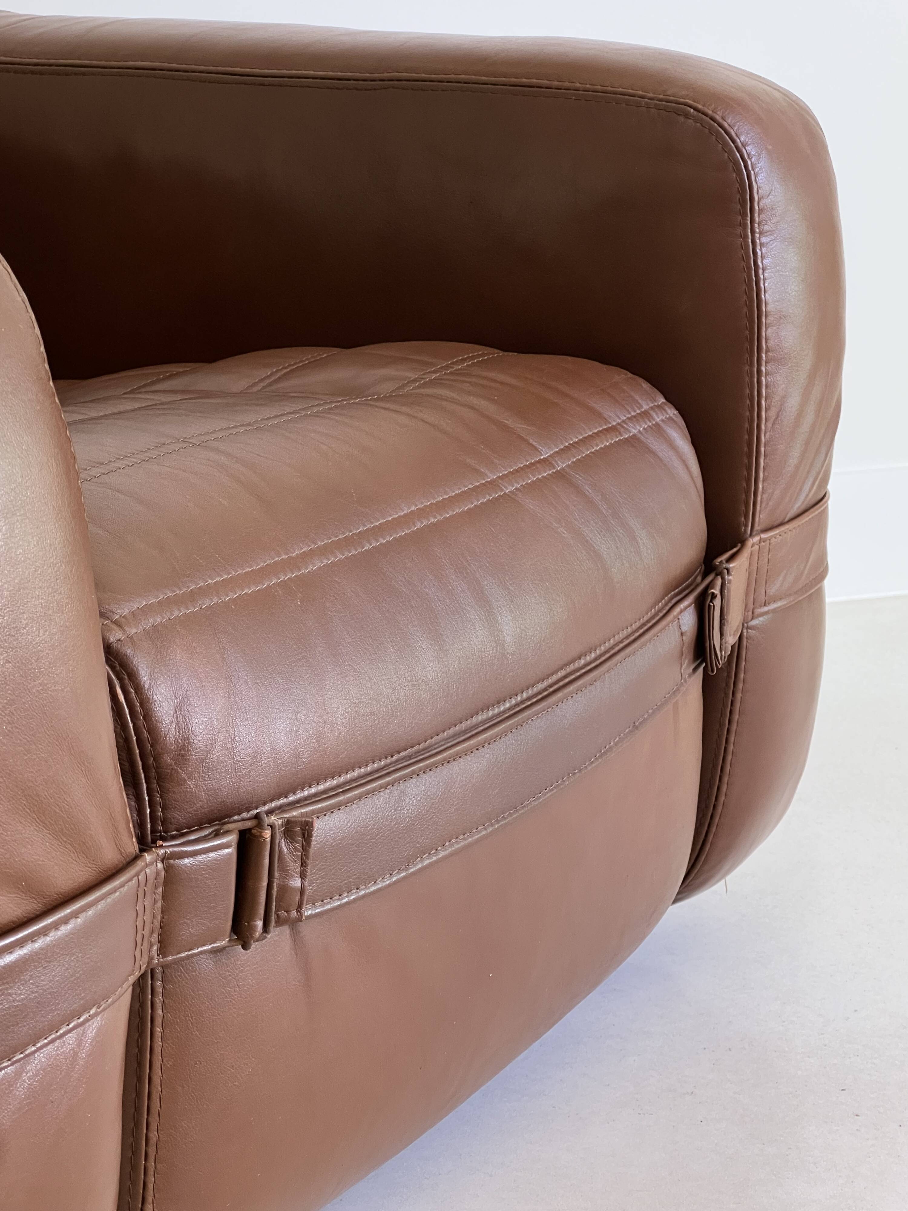 Fauteuil prototype en simili cuir marron par Michel Ducaroy, France années