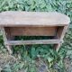 Petit tabouret en bois très ancien 