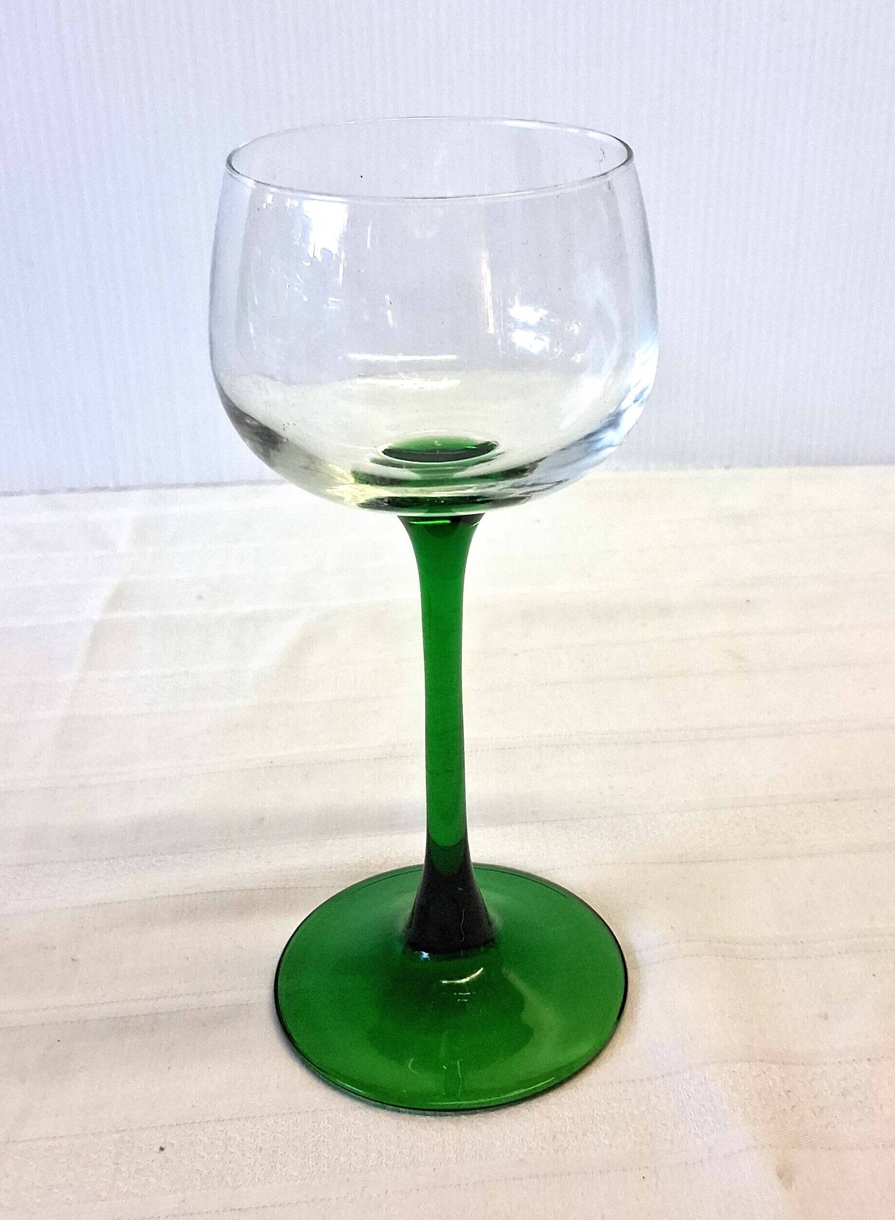 6 Alsatian wine glasses with green stems and fine rims in very good condition.