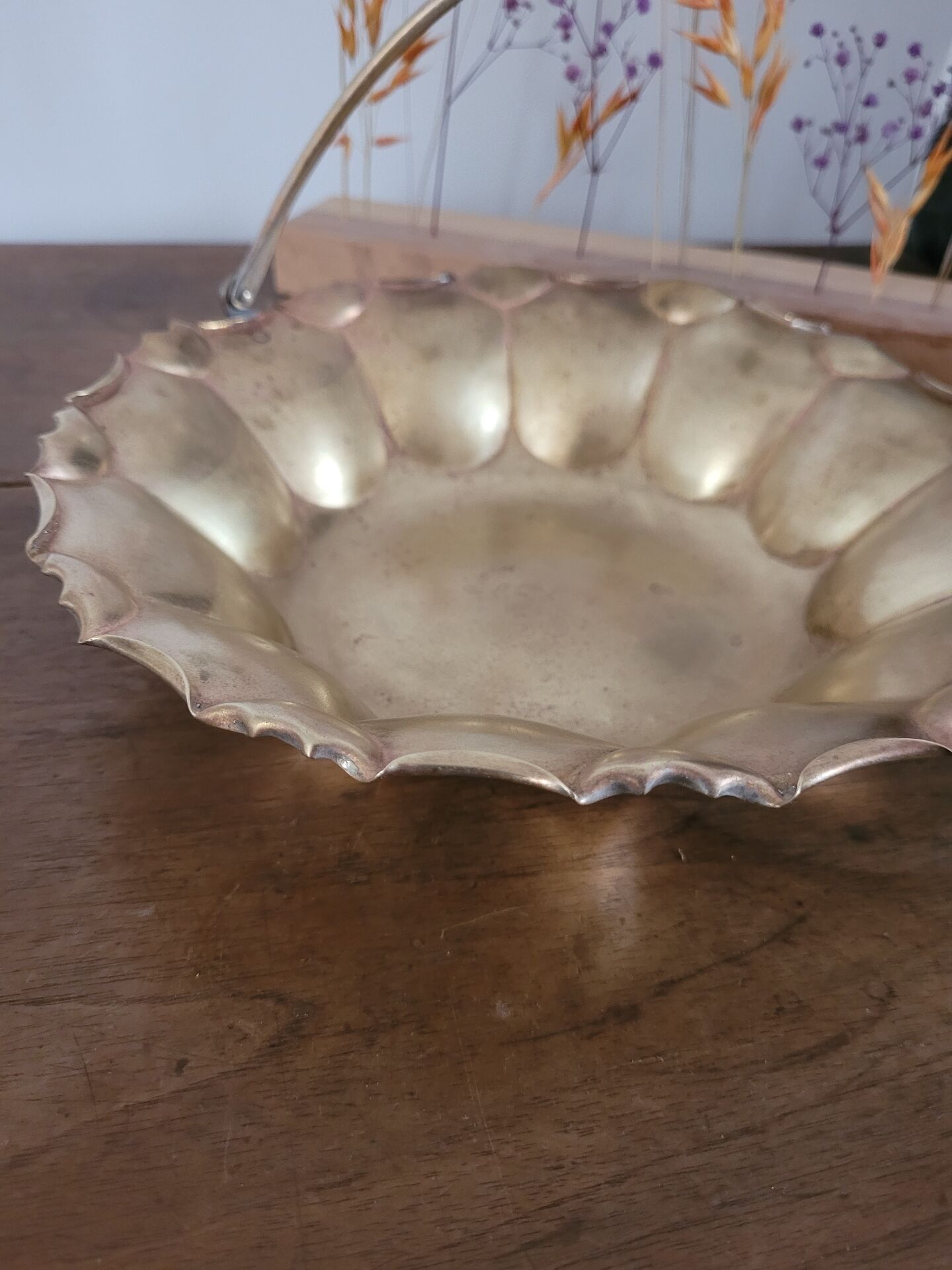 Fluted basket in copper brass