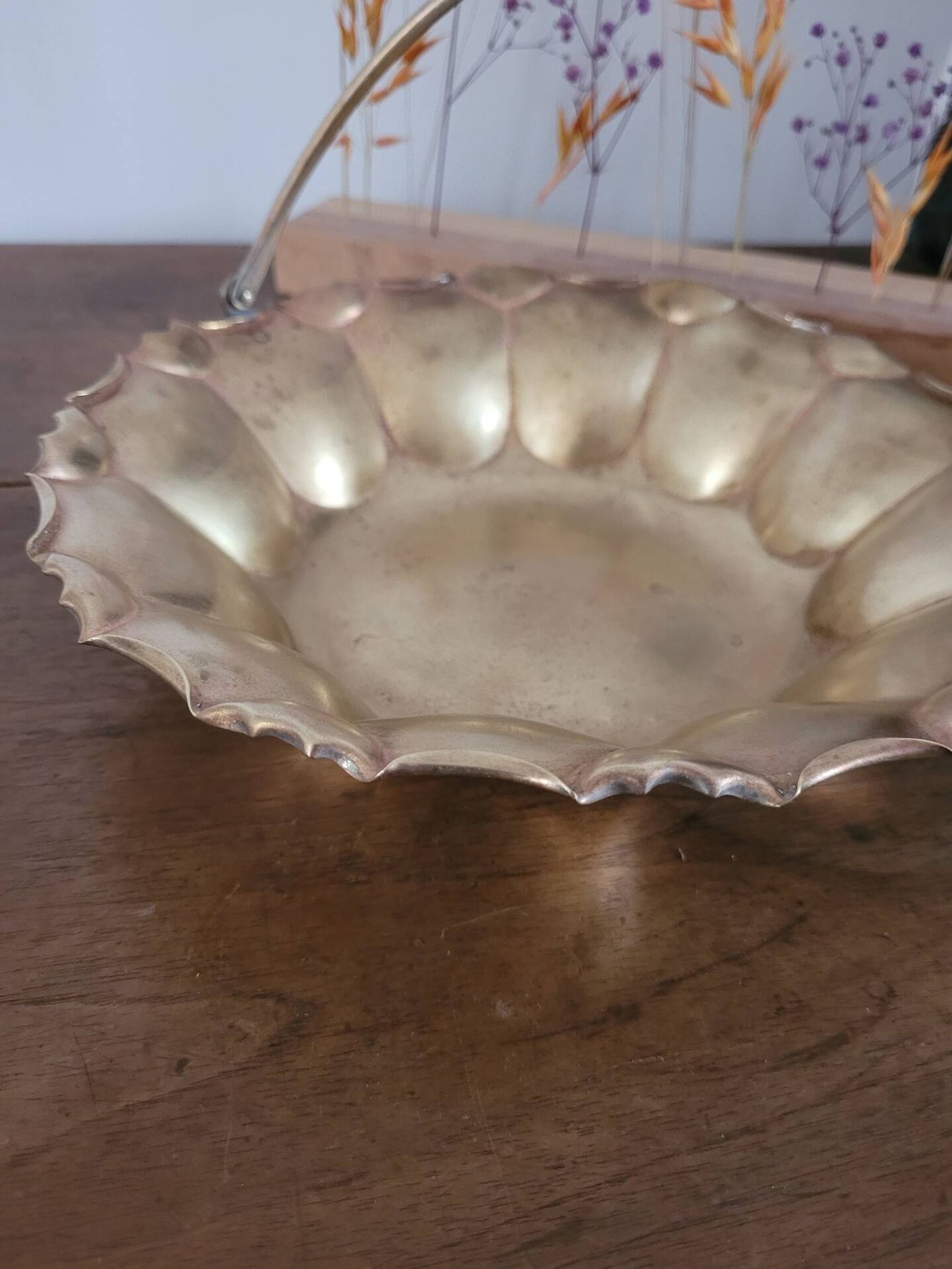 Panier festonné en laiton cuivré