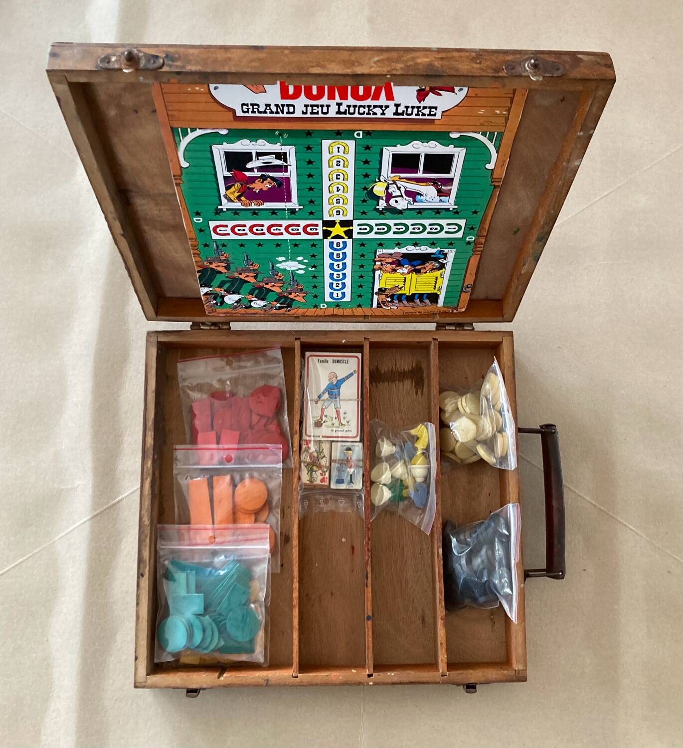 EURÊKA handcrafted games case from the early 20th century