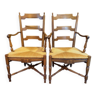 Paire de fauteuils en noyer massif de style provençal Provence