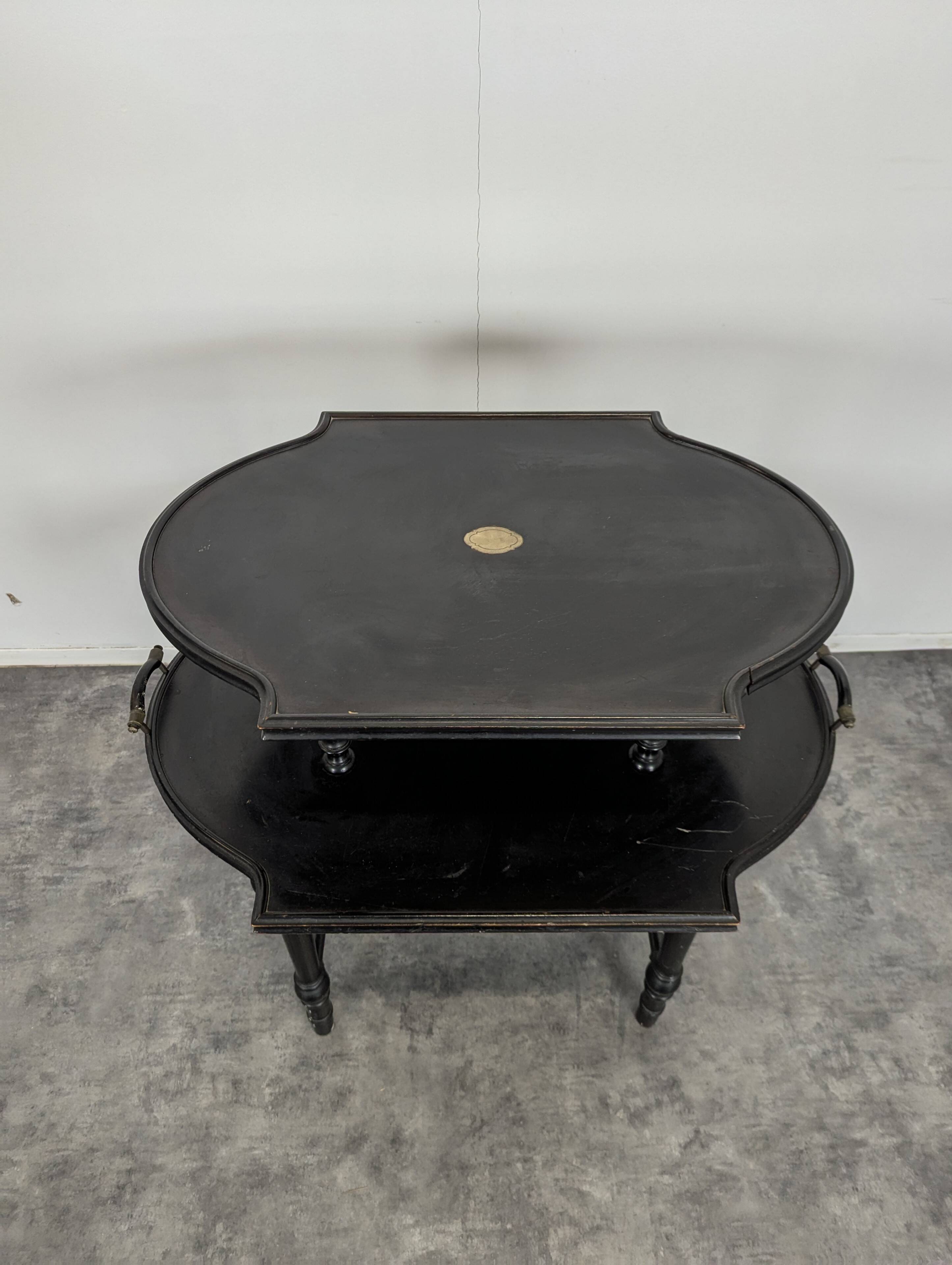Table à thé en bois noirci époque Napoléon III