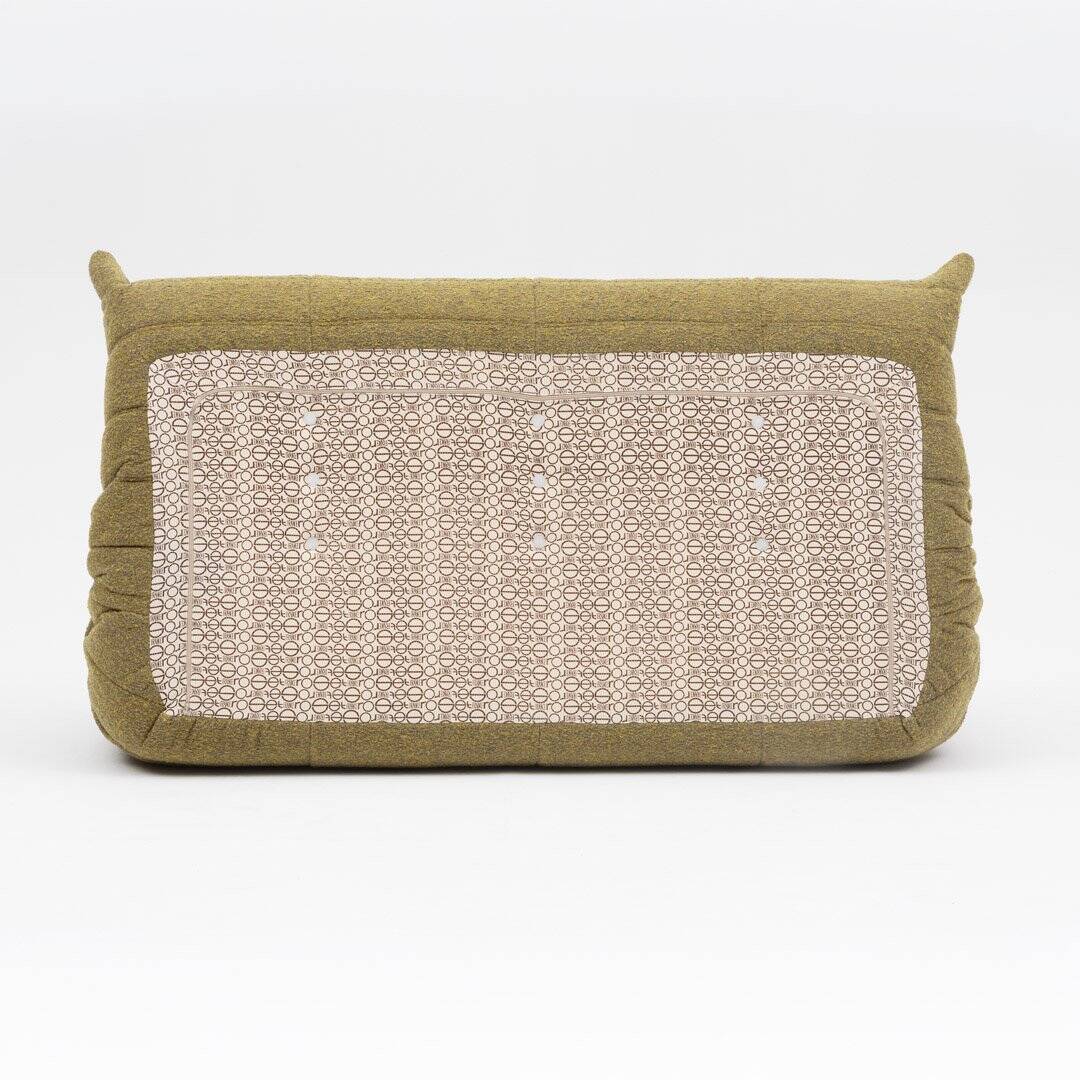 Canapé trois places Togo en bouclé olive par Michel Ducaroy pour Ligne Roset