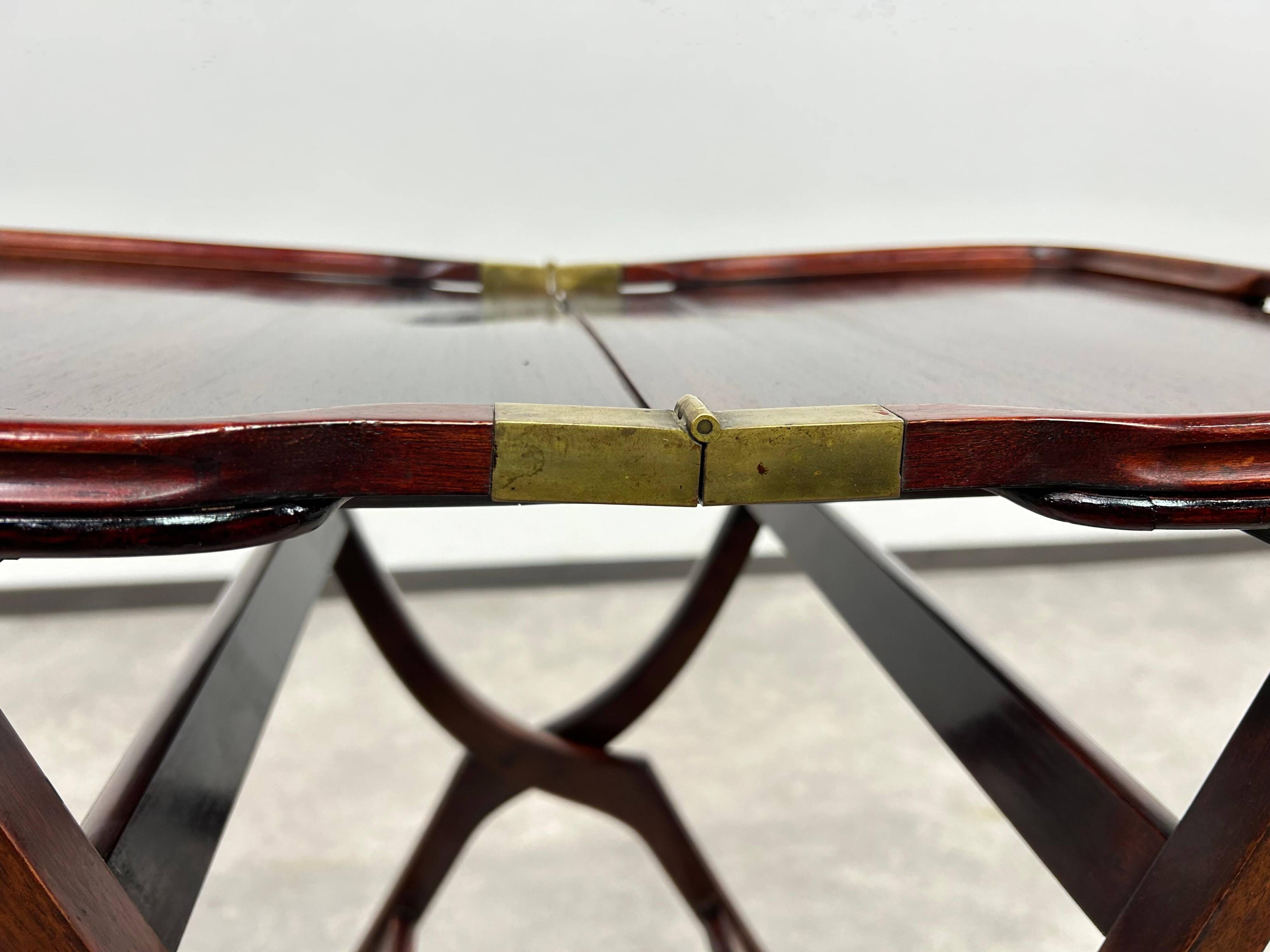 Folding table in mahogany in the style of the Vienna Secession.