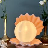 Lampe vintage en forme de coquillage en céramique et opaline.
