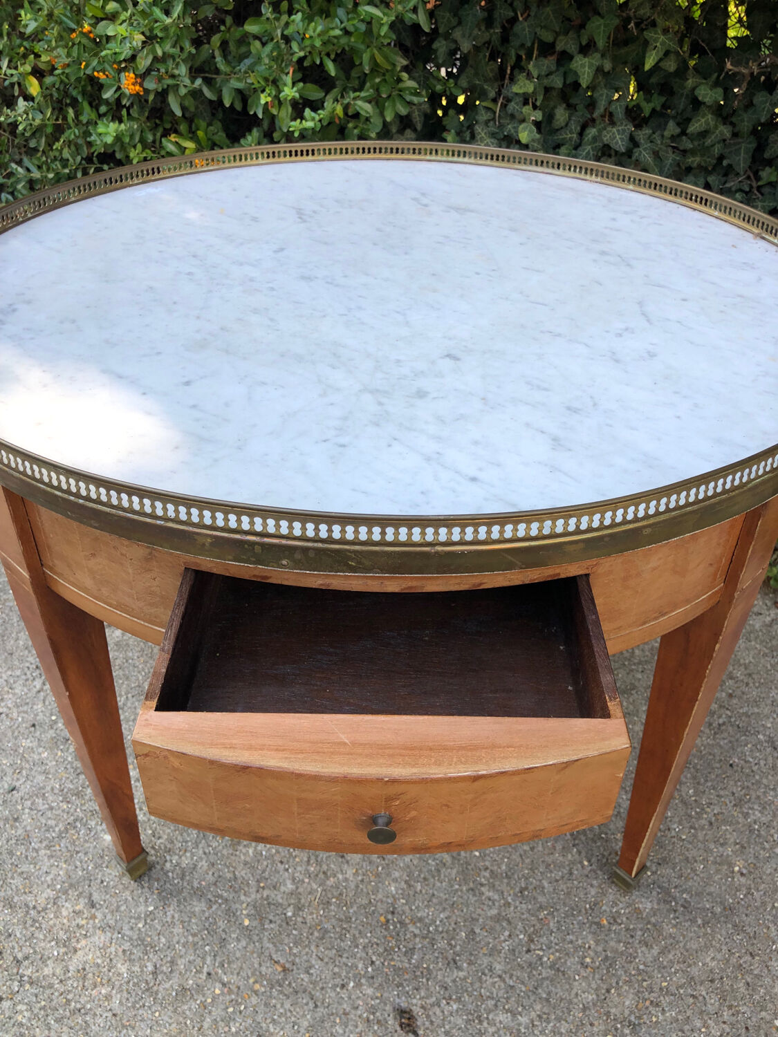 Hot water bottle table with marble