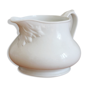 Pichet blanc en porcelaine ancienne