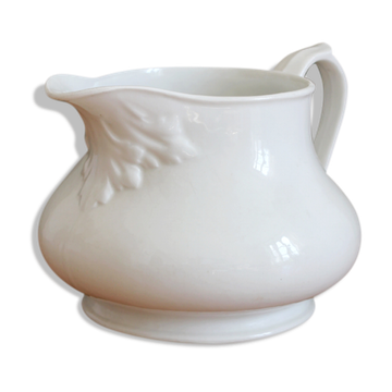 Pichet blanc en porcelaine ancienne du XIXe