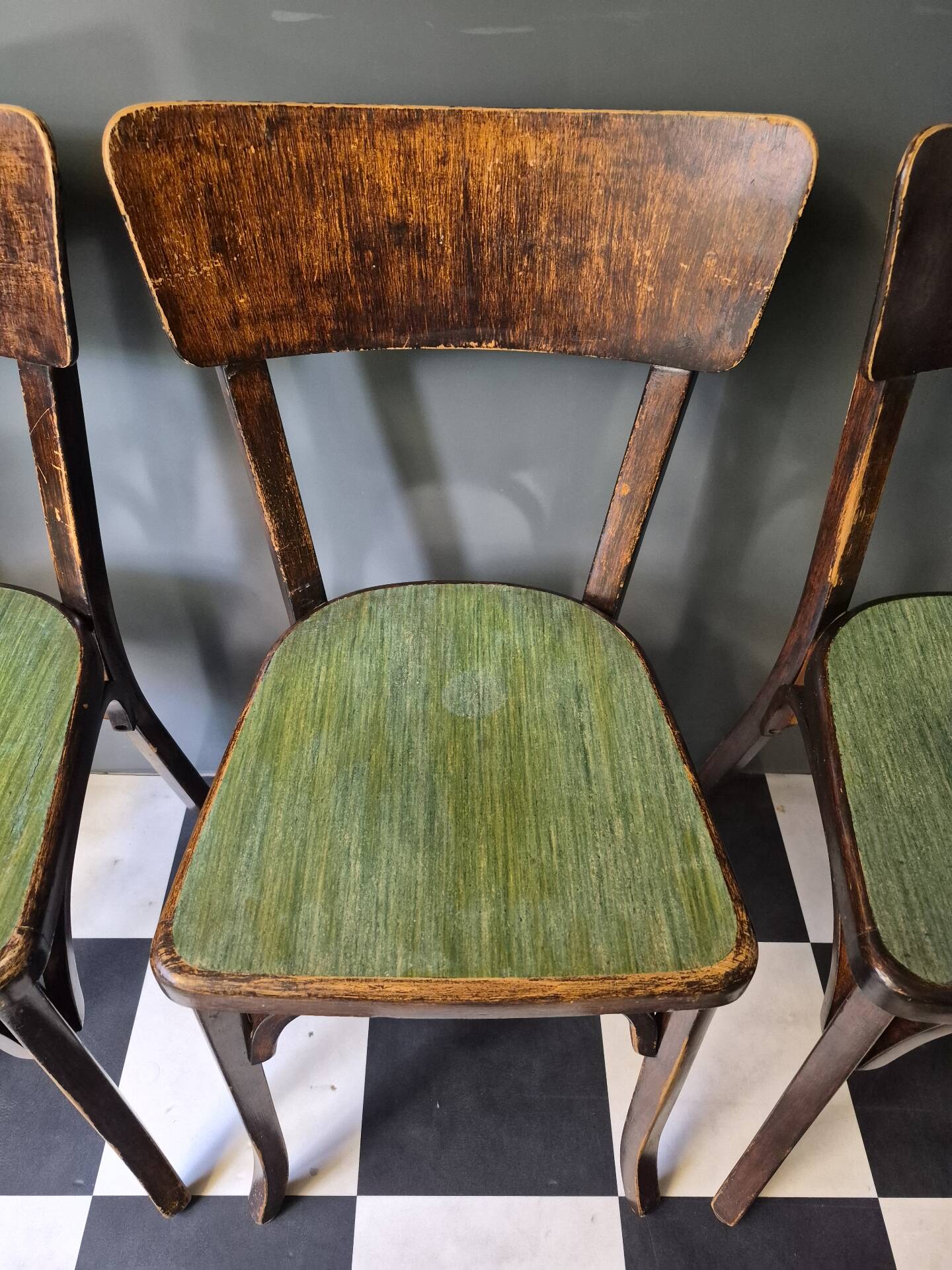 Suite de 4 anciennes chaises Bistrot Baumann Vintage Année 50