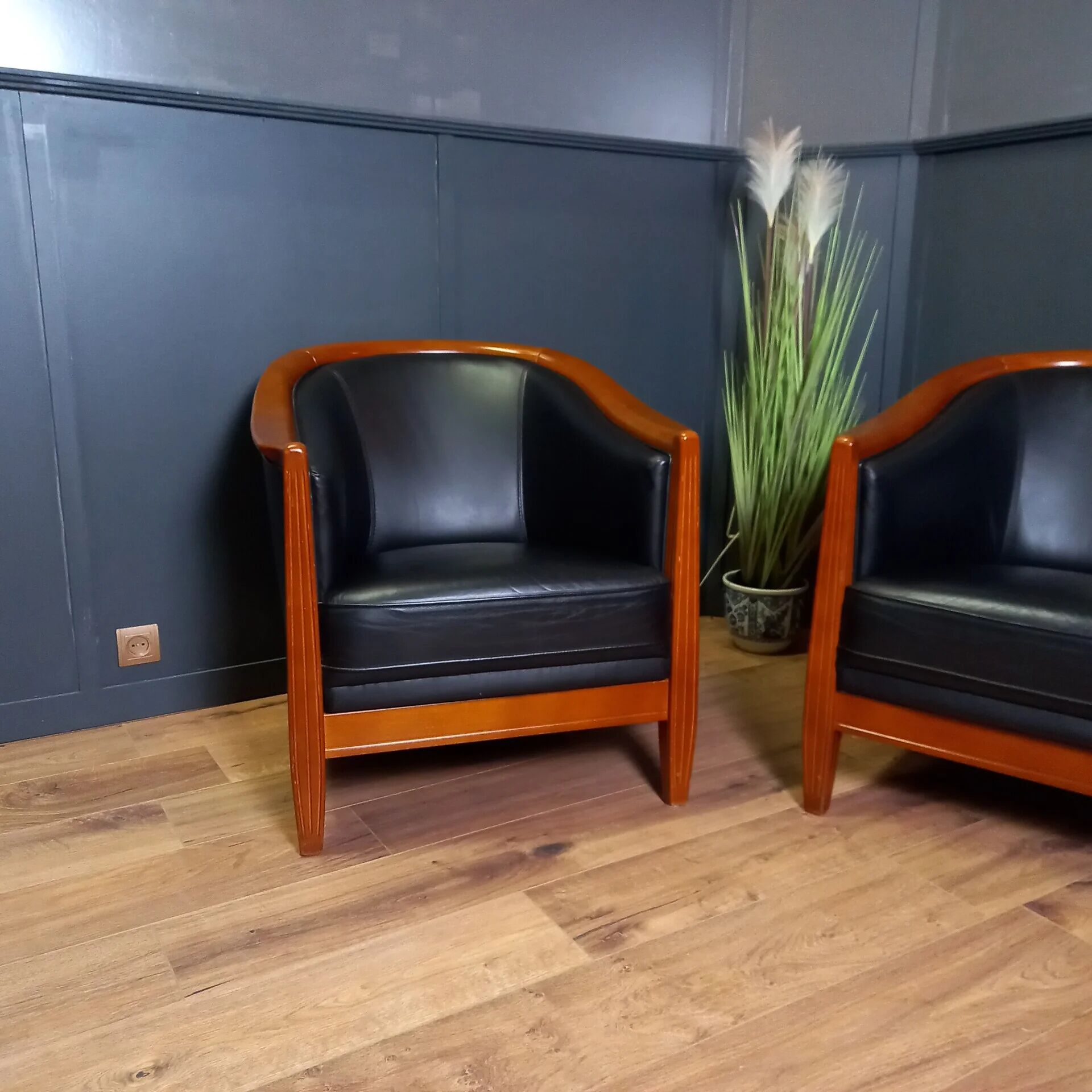 Dark blue club armchair (2x)