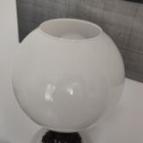 Lampe à pétrole électrifiée en opaline