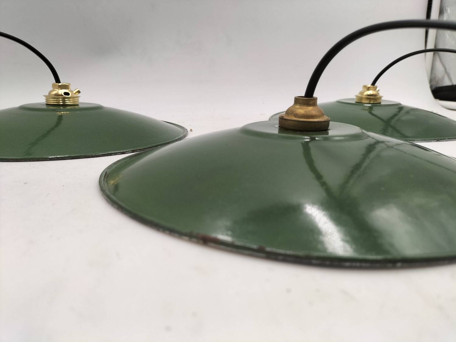 Enamelled sheet metal suspensions