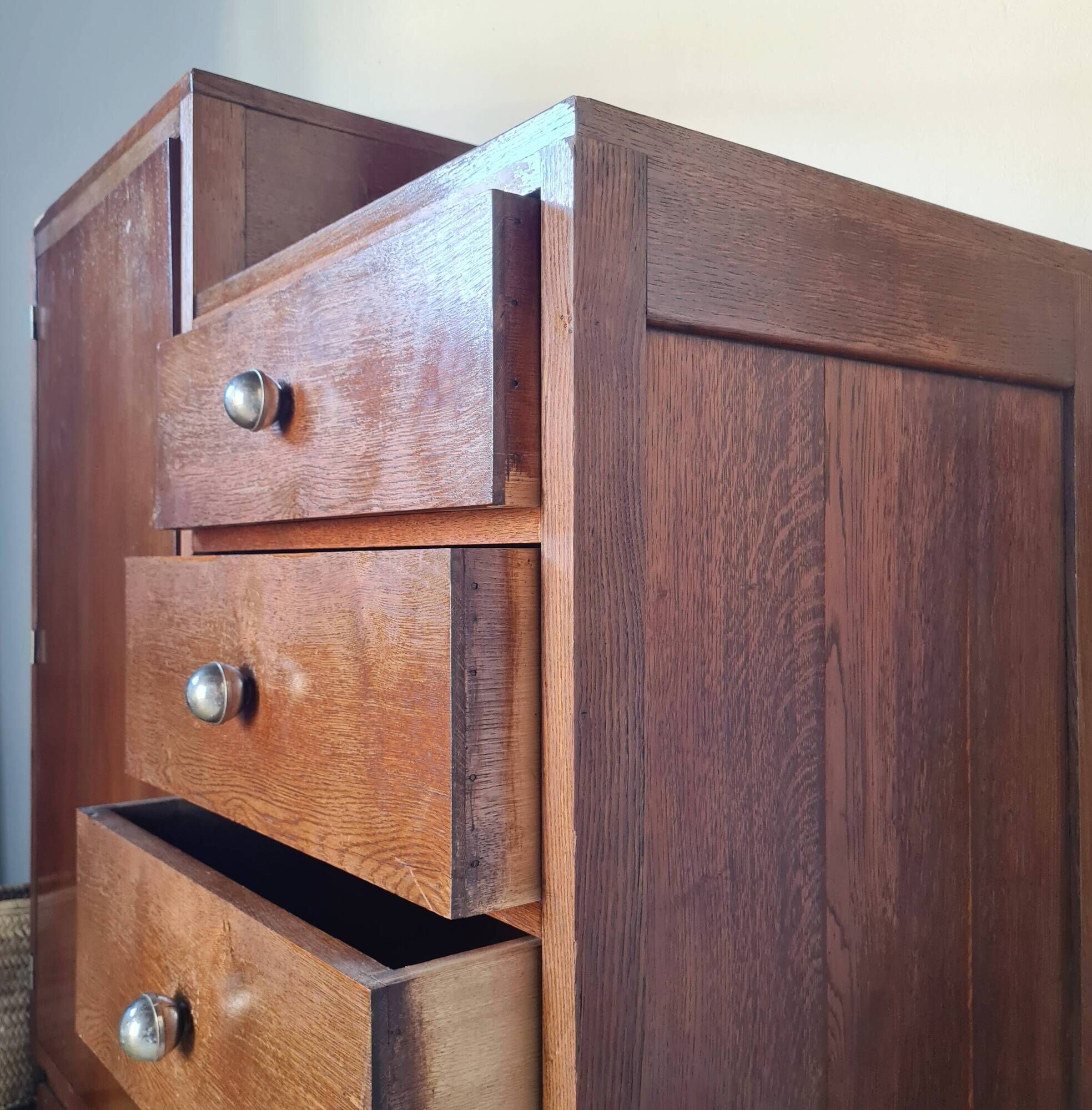 Armoire asymétrique - commode 4 tiroirs
