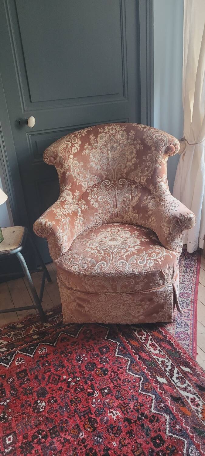 Velvet toad armchair