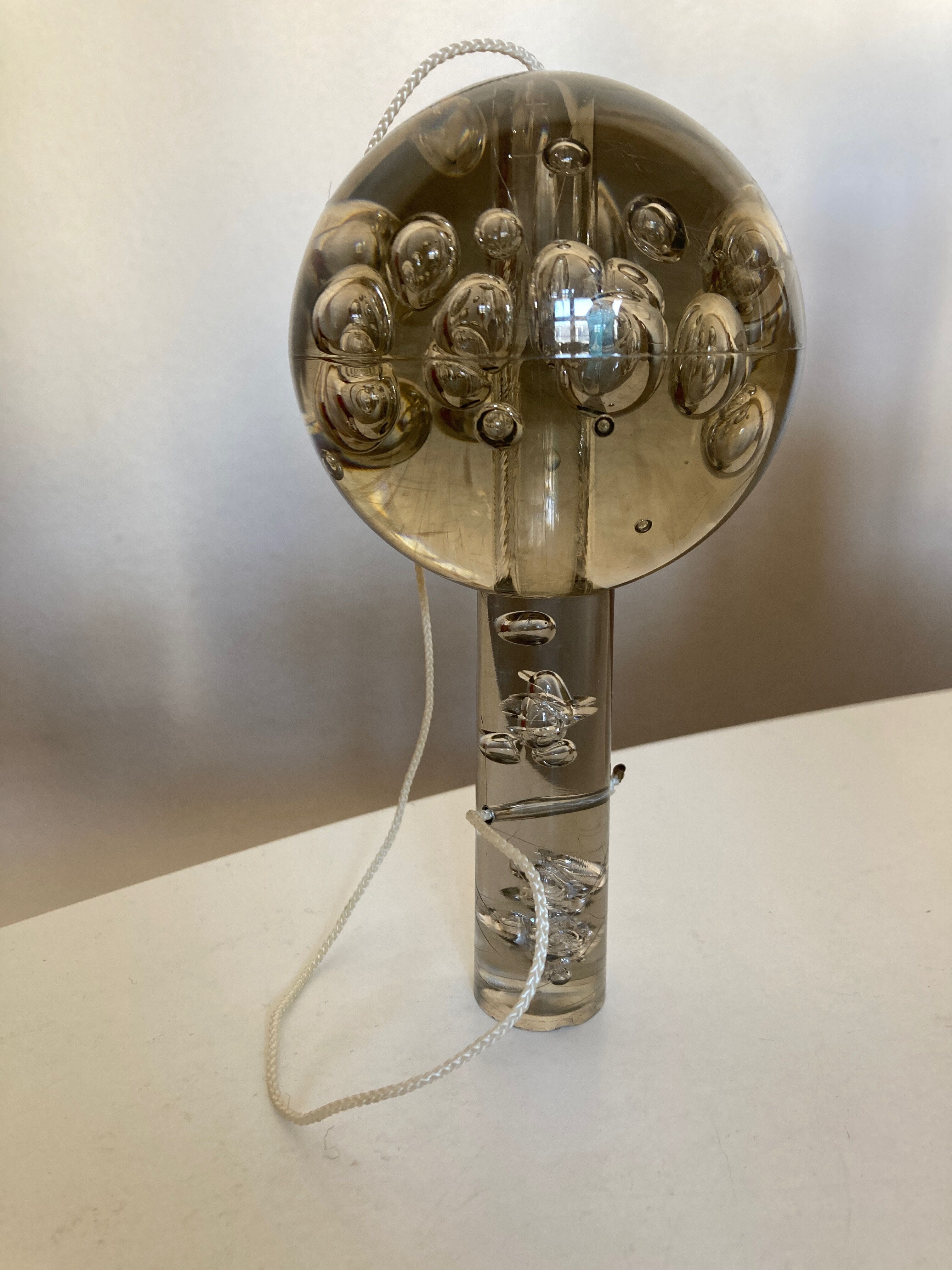 Bilboquet en plexiglas bullé space age 1970
