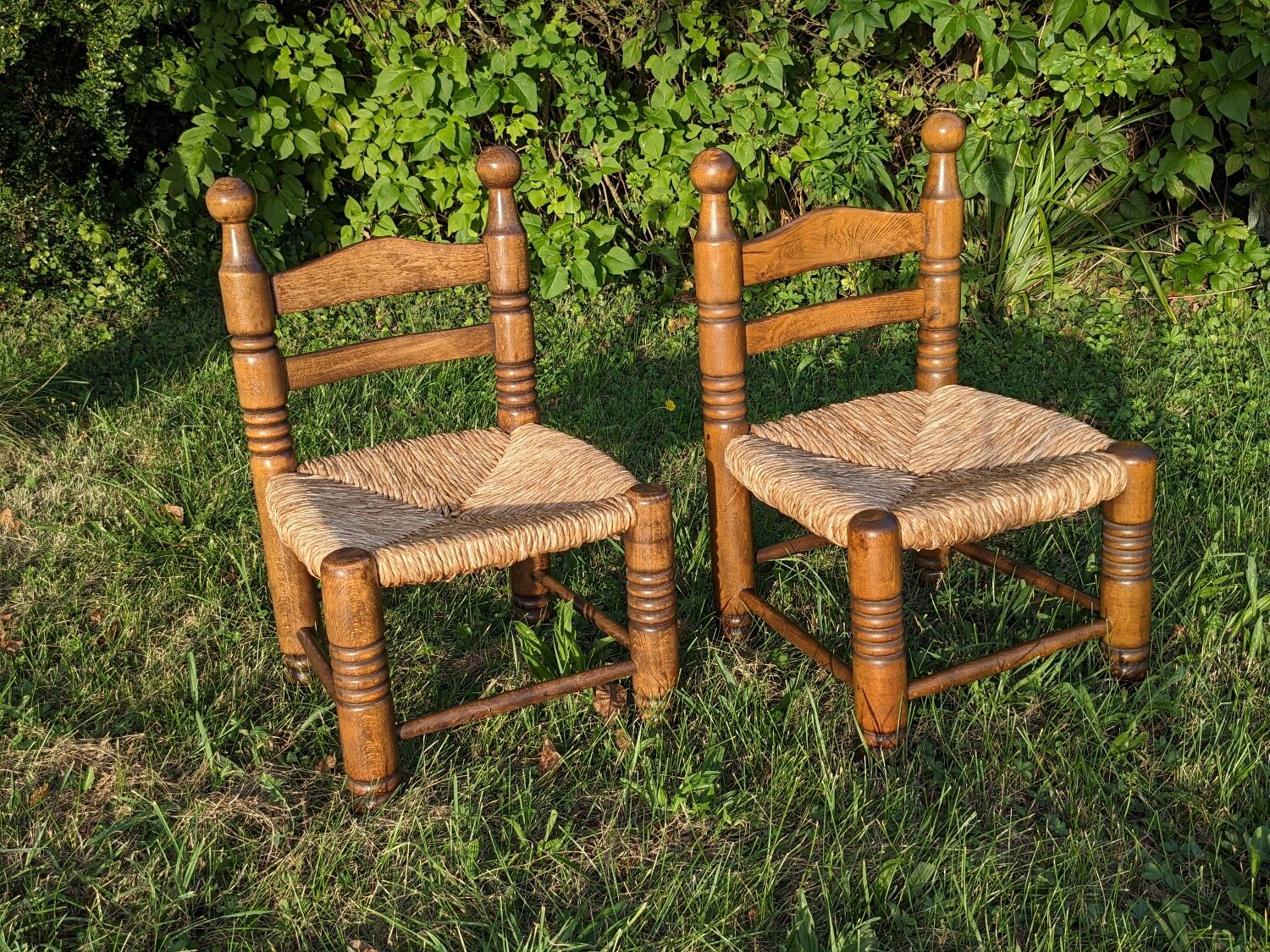 Duo of brutalist straw-covered oak chairs 1940-1950 # Charles Dudouyt
