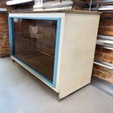 Vintage wooden shop counter/display case: design project