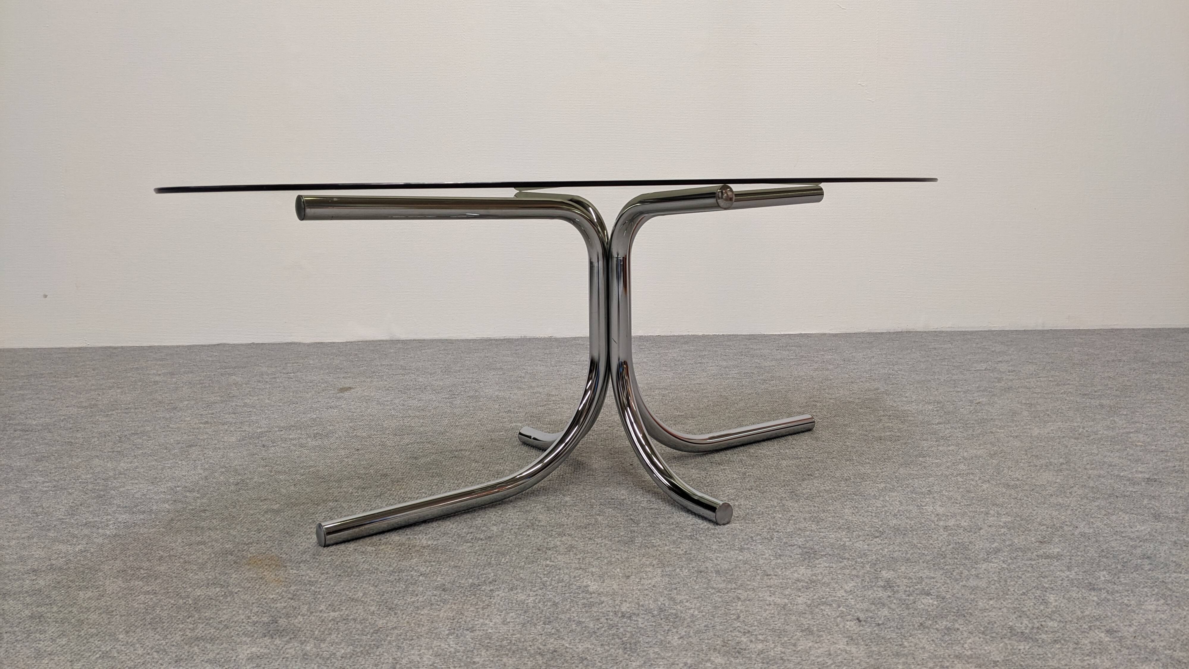 Space age coffee table in tubular and smoked glass, 60s-70s