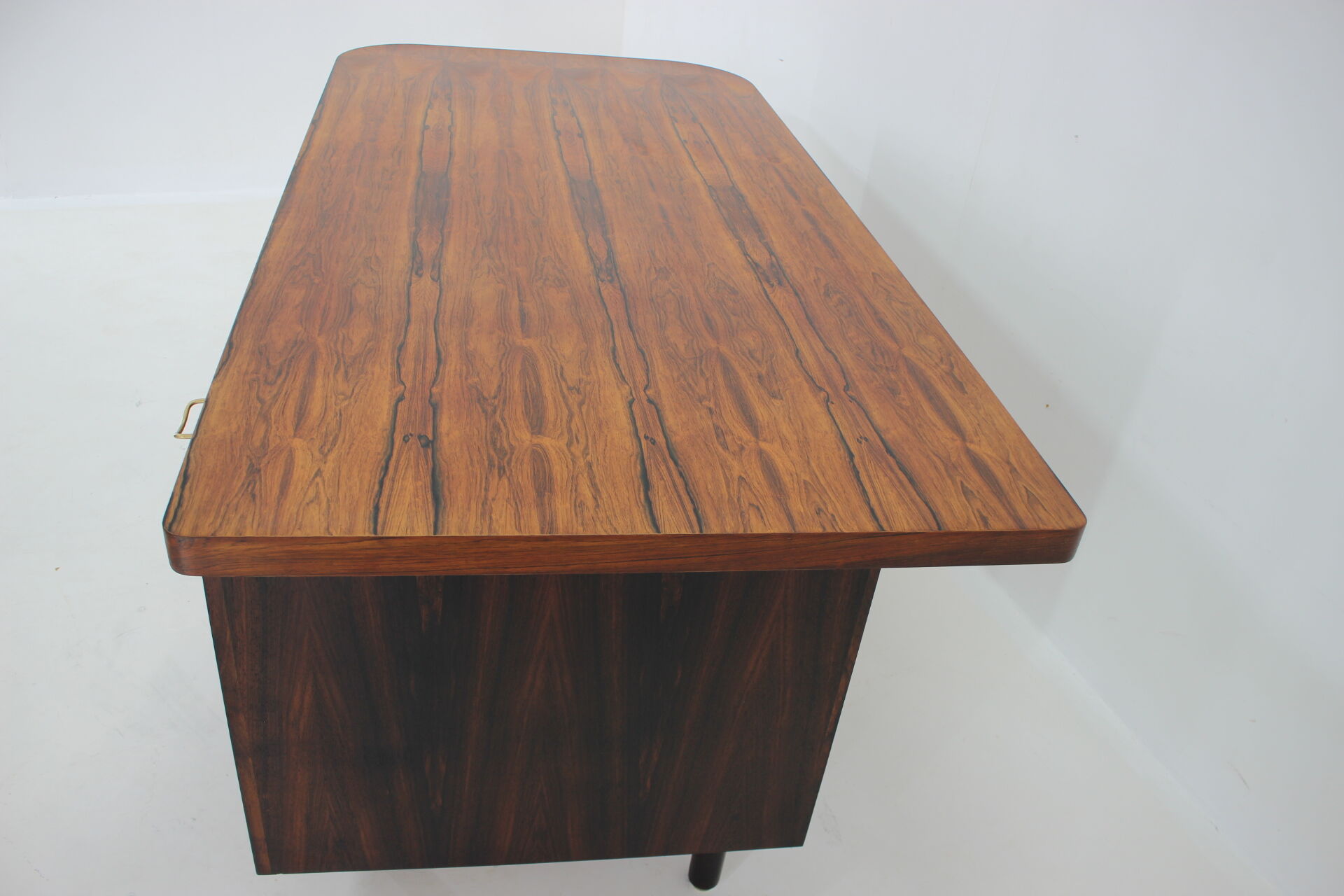 1960s Large exclusive free standing palisander desk