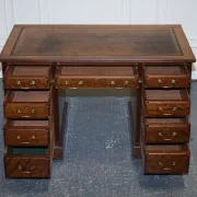Antique Pedestal Desk by Edwardian Maple & Co, 1890
