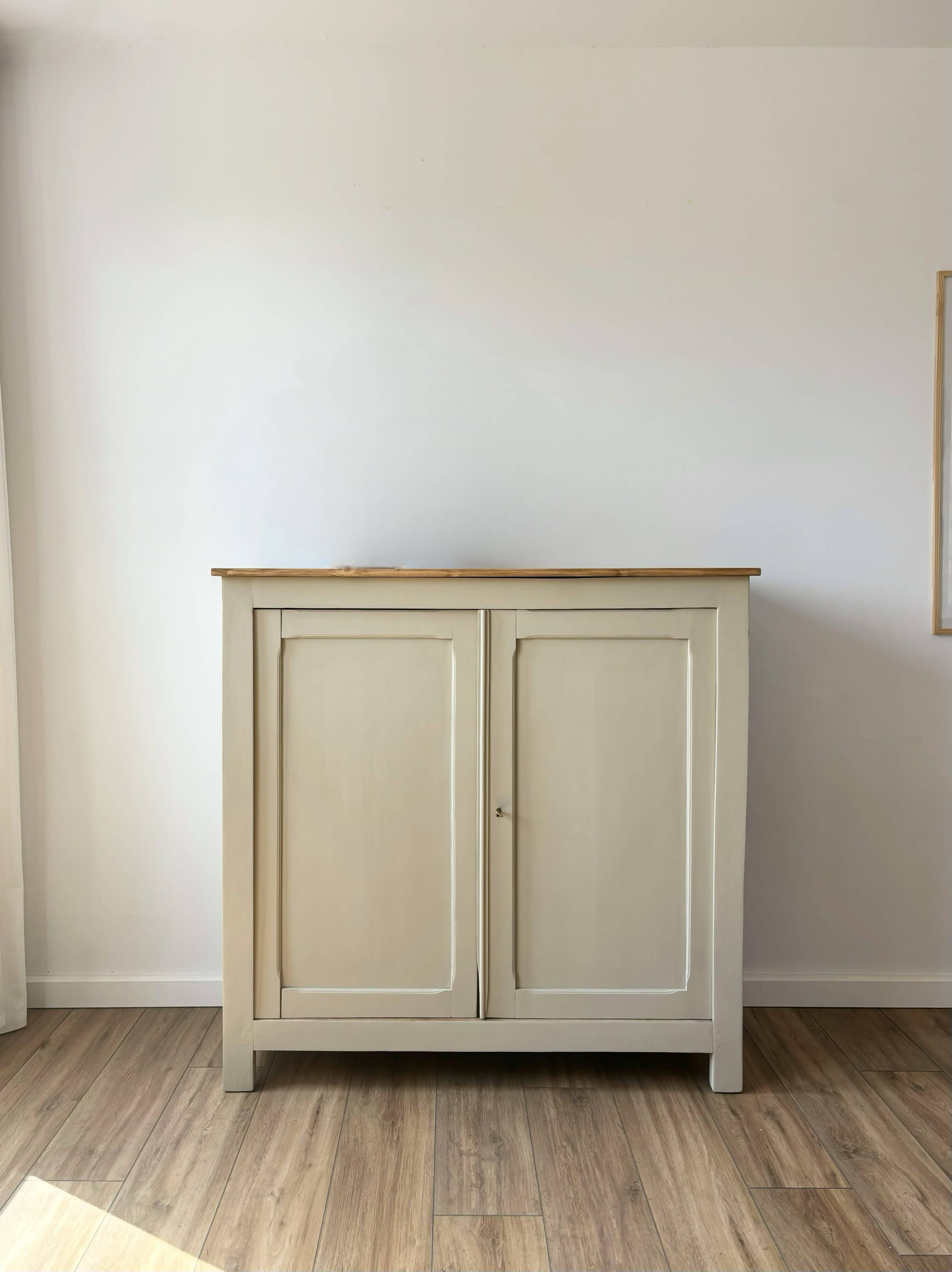 Buffet vaisselier parisien rénové