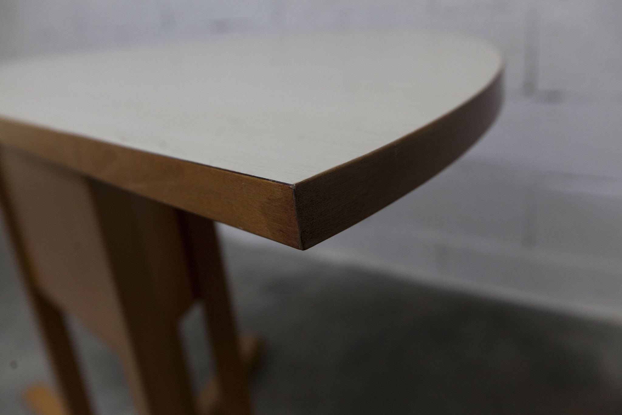 Rare set de 6 tables Baumann 1990, 80x120 et demi lune 120cm