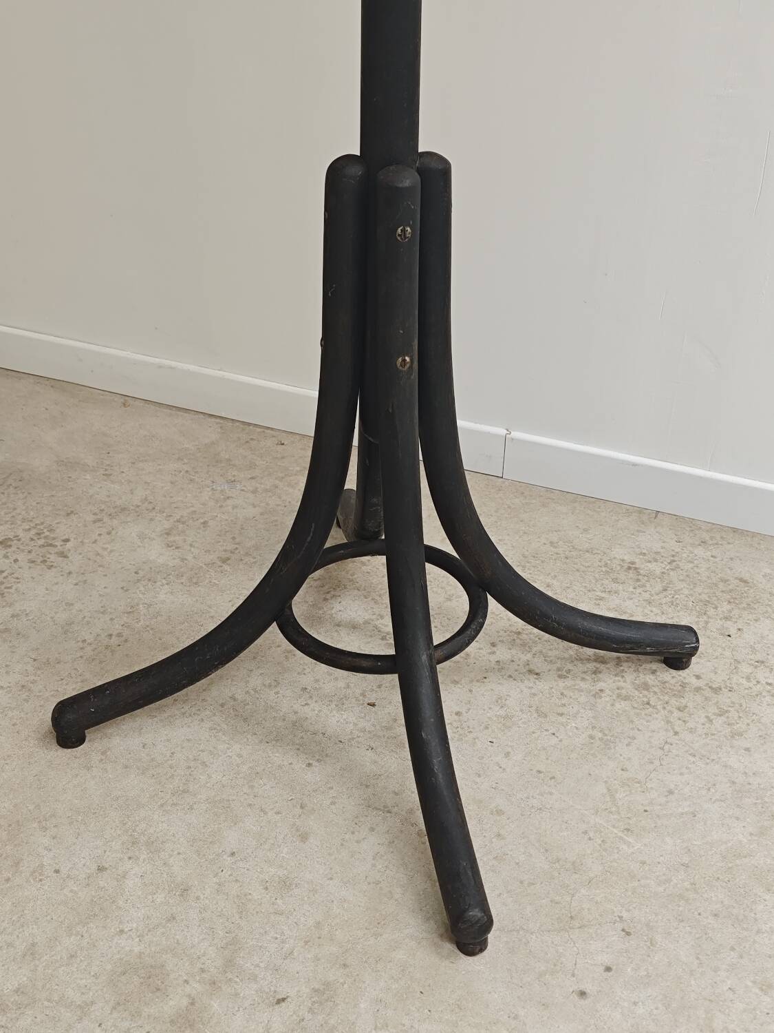 Porte manteau perroquet noir Baumann 1950