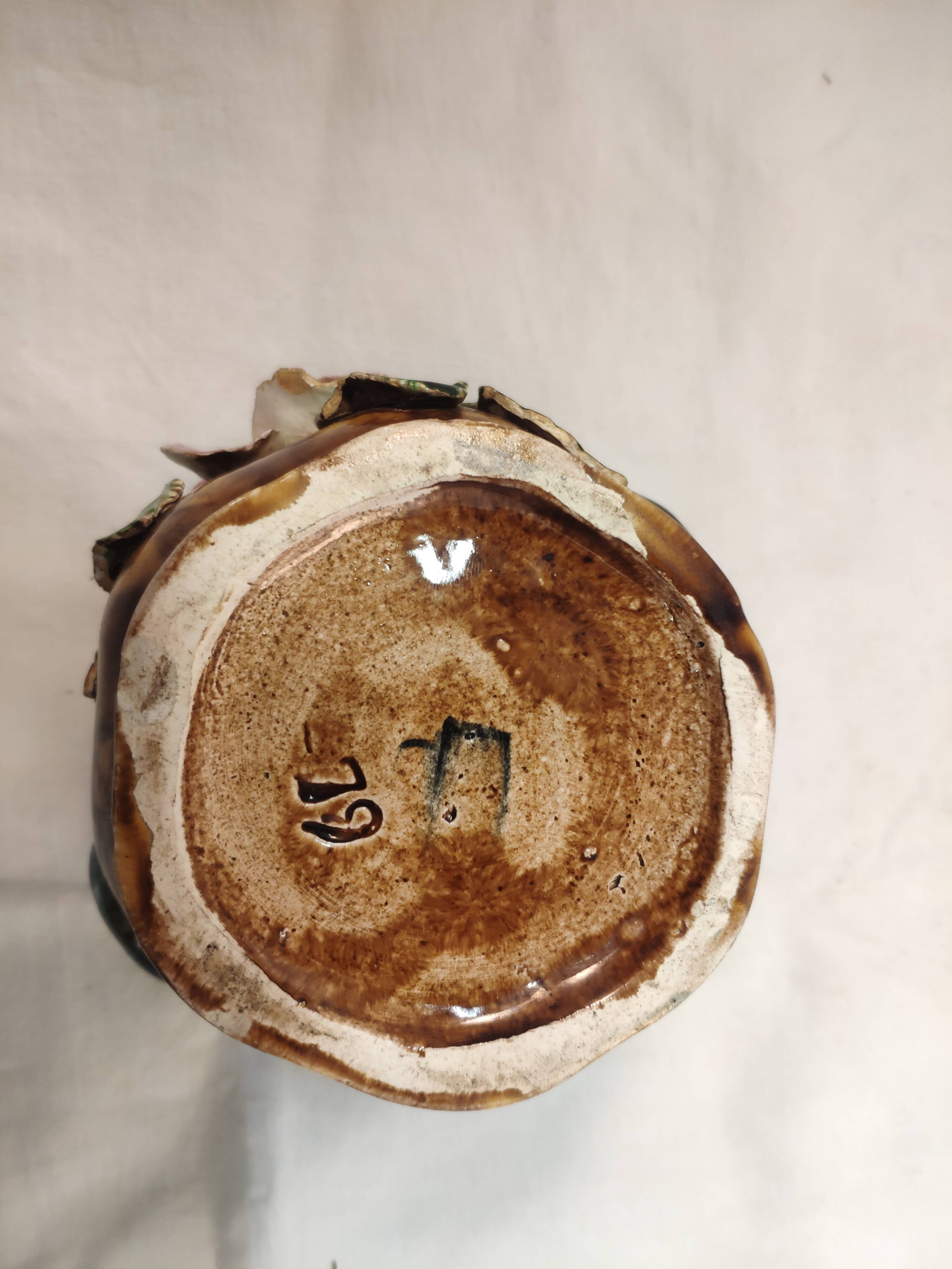 Pot in dabbling floral decoration