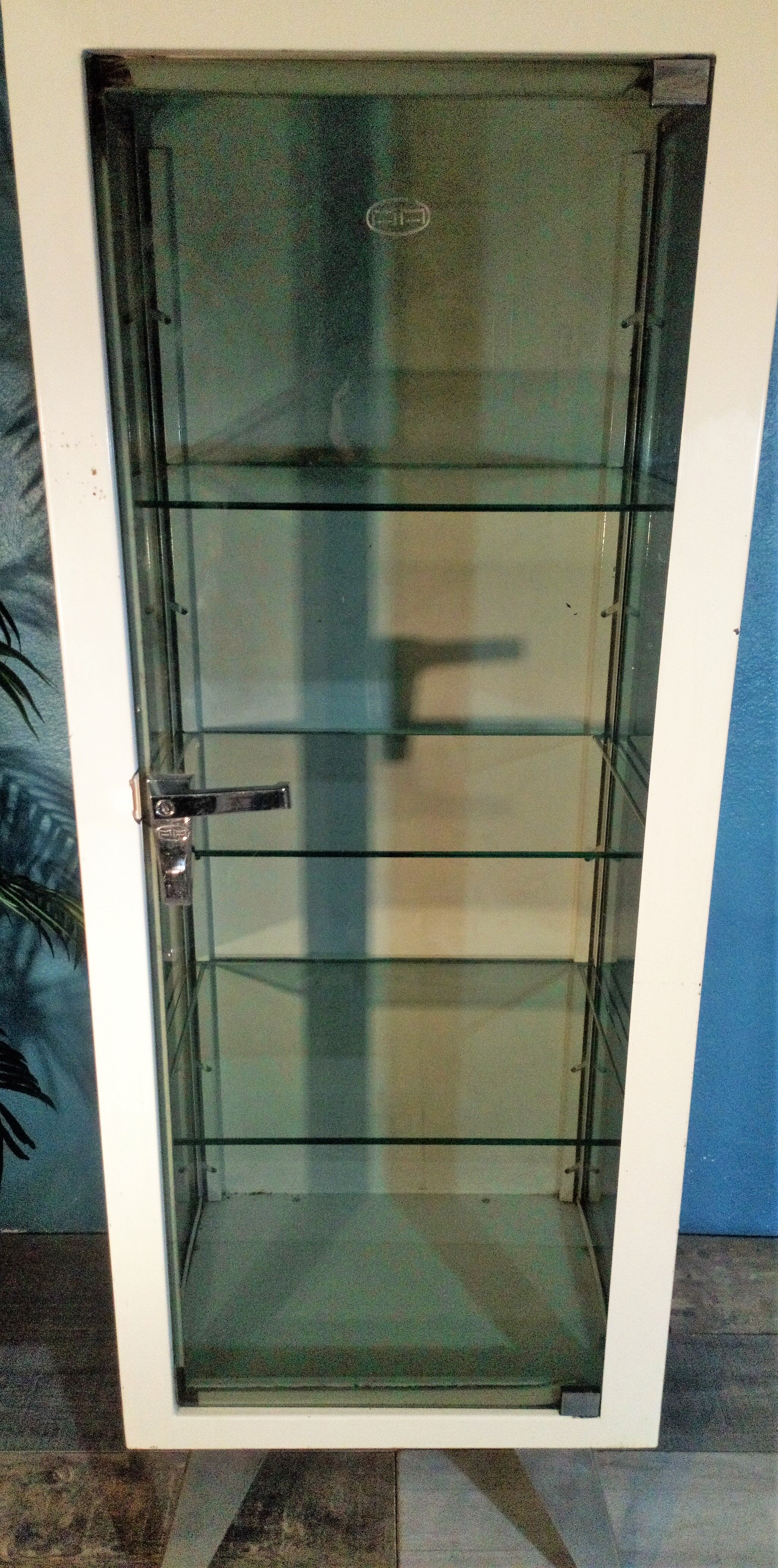 Vitrine médicale 1950s
