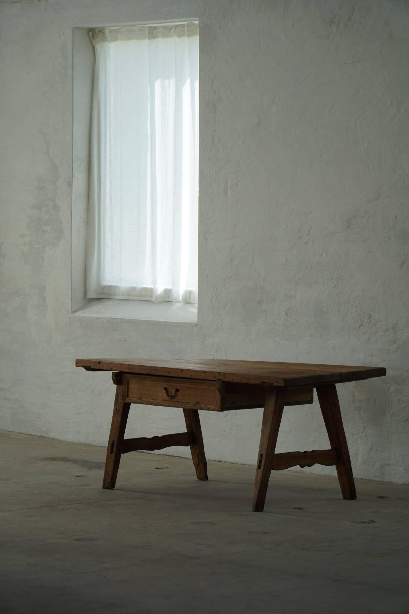 Dining table / desk in primitive French pine from the 18th century with a drawer.