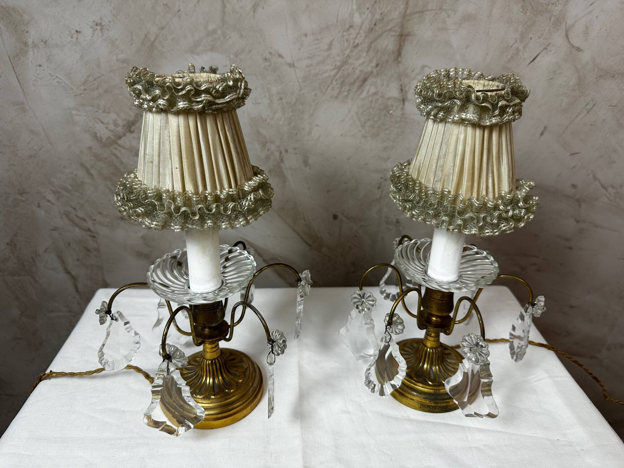 Paire de lampes classiques