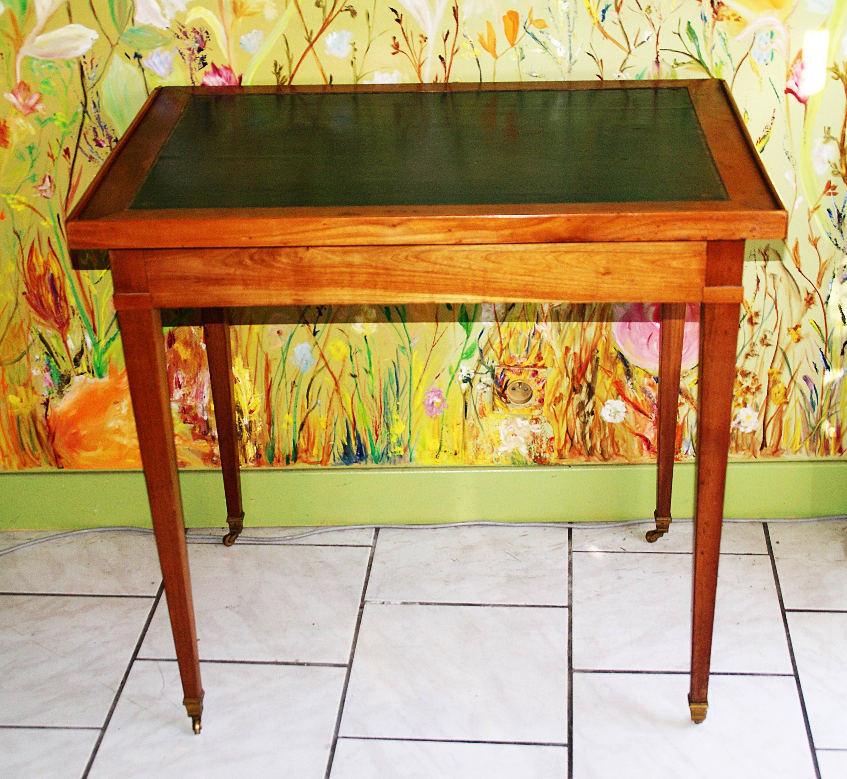 Small writing table Louis XVI