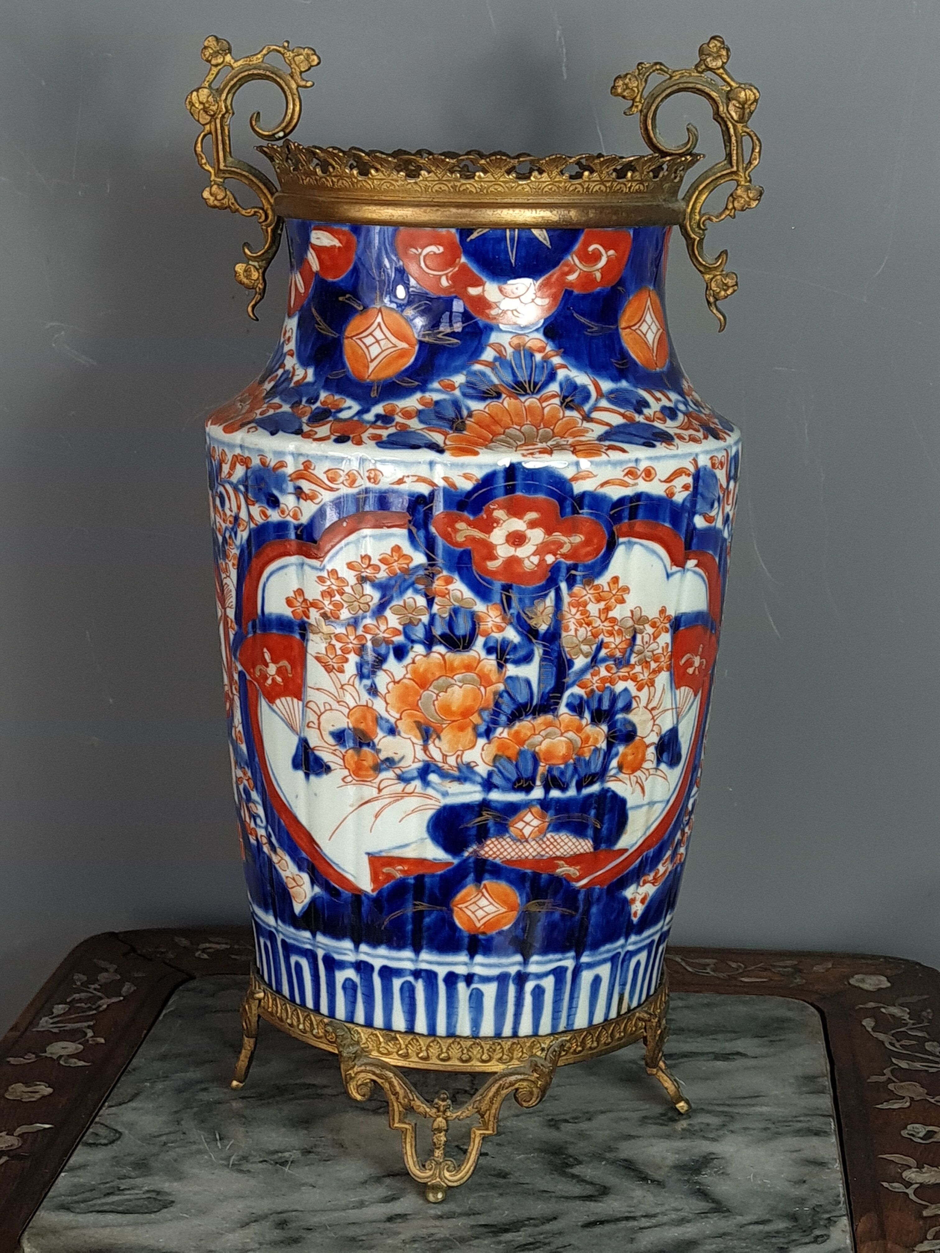 Porcelain vase Imari gilded brass frame Japan 1850-1900.  SB