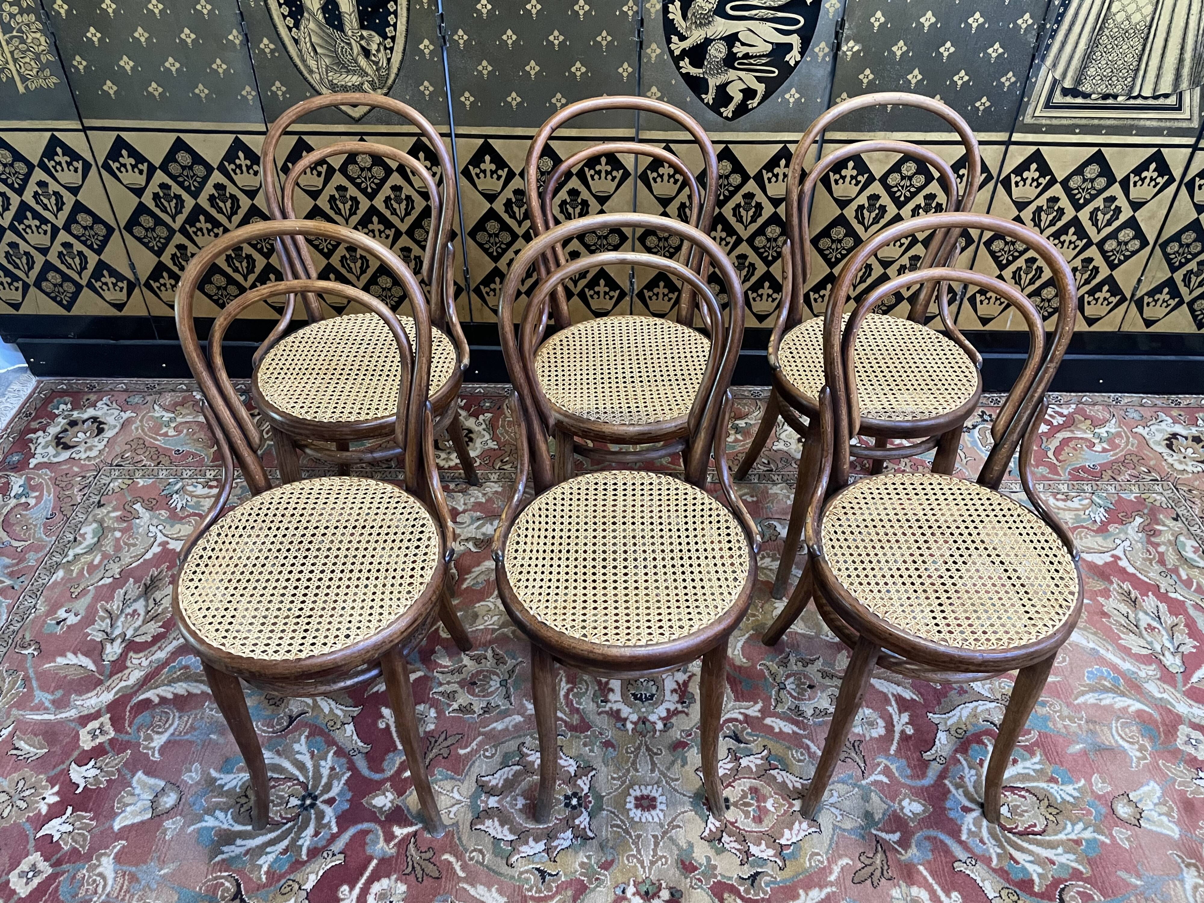 Suite de 6 chaises bistrot en cannage Thonet restaurées