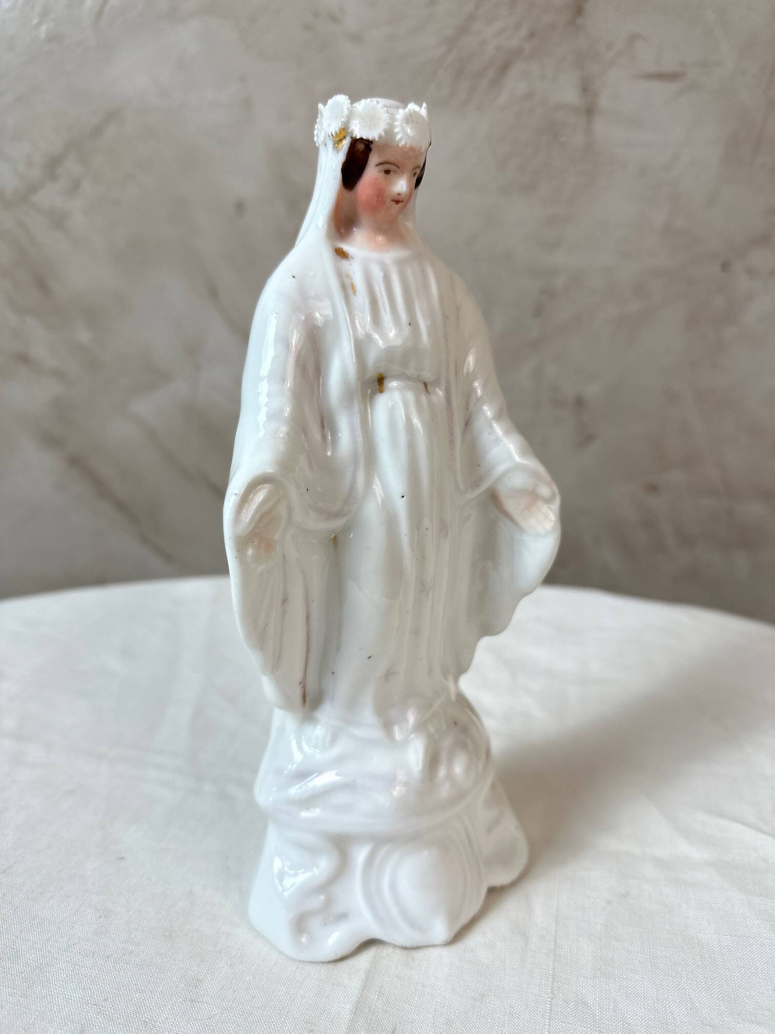 Vierge en porcelaine