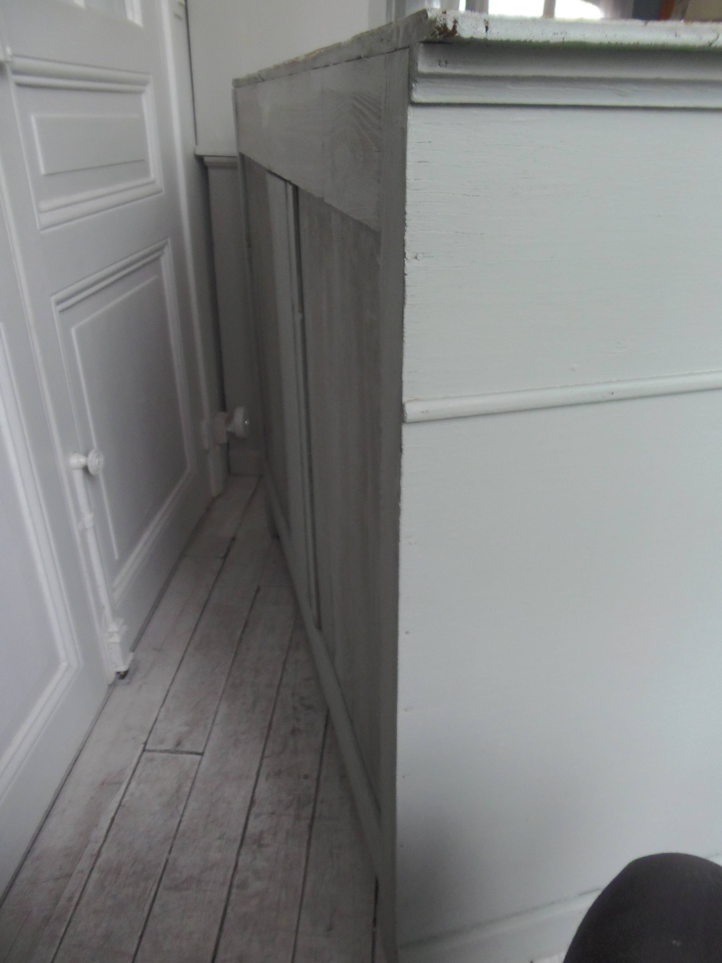 Buffet ancien sublimé en vert de gris, plateau bois.